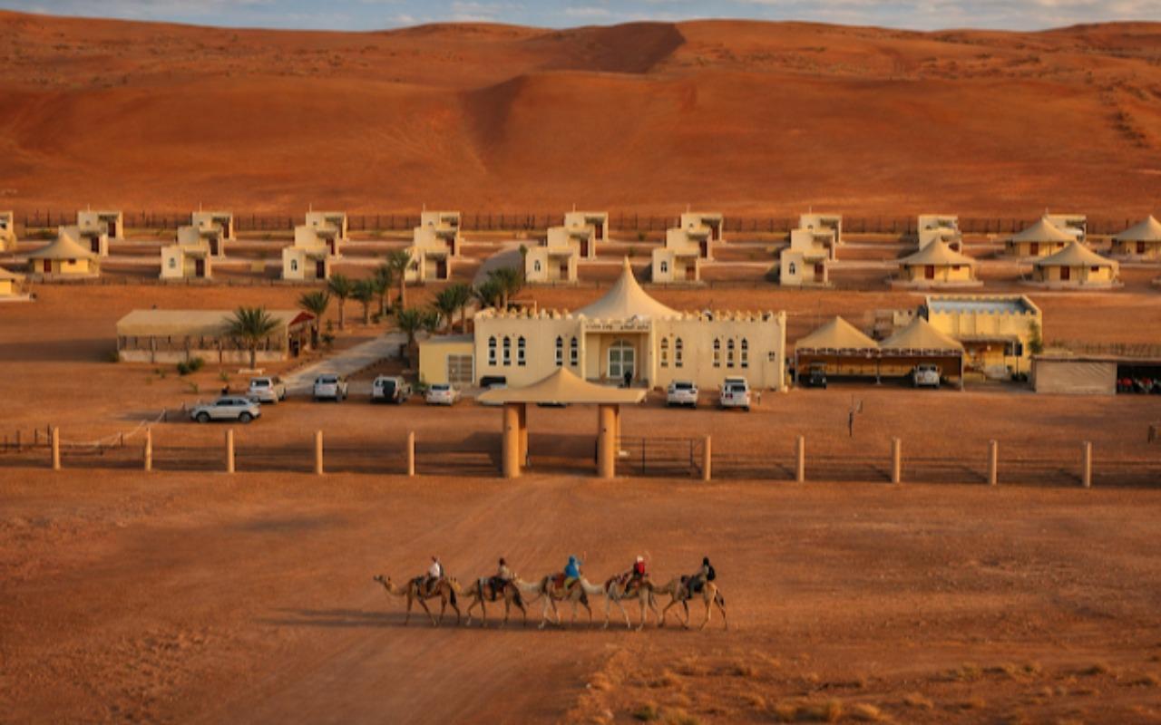 Muscat: Wadi Bani Khalid Tour with Al Salam Camp Drop-Off