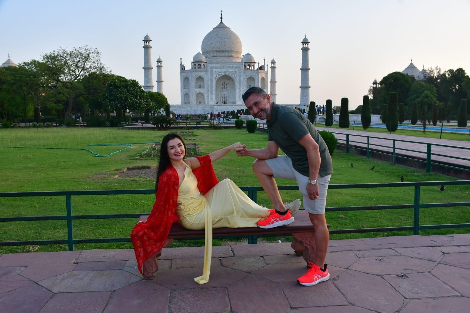 From Mumbai: Taj Mahal Private Day Tour by Return Flight 2
