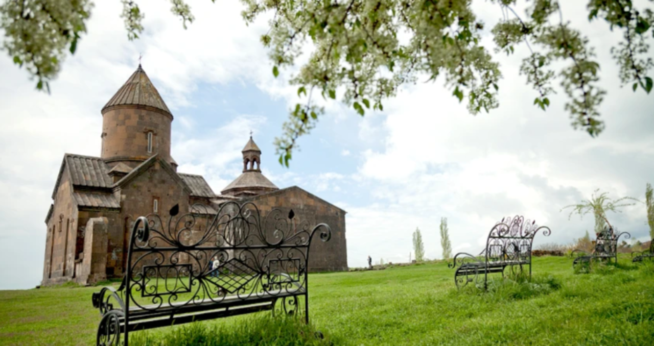 5-Day Armenia Tour: Aragats, Alphabet & Saghmosavank 3