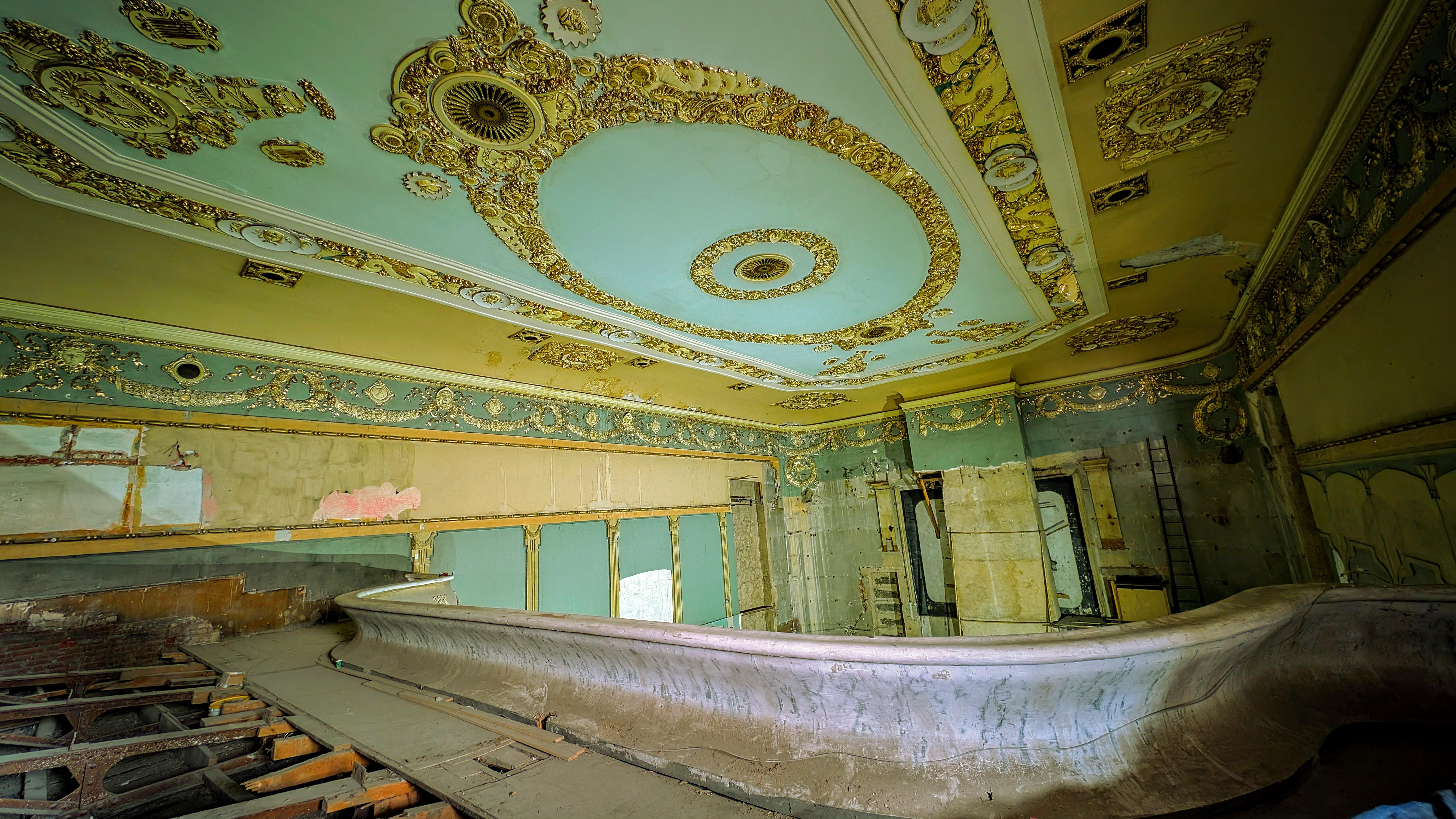 Tbilisi: Abandoned Apollo Cinema Tour