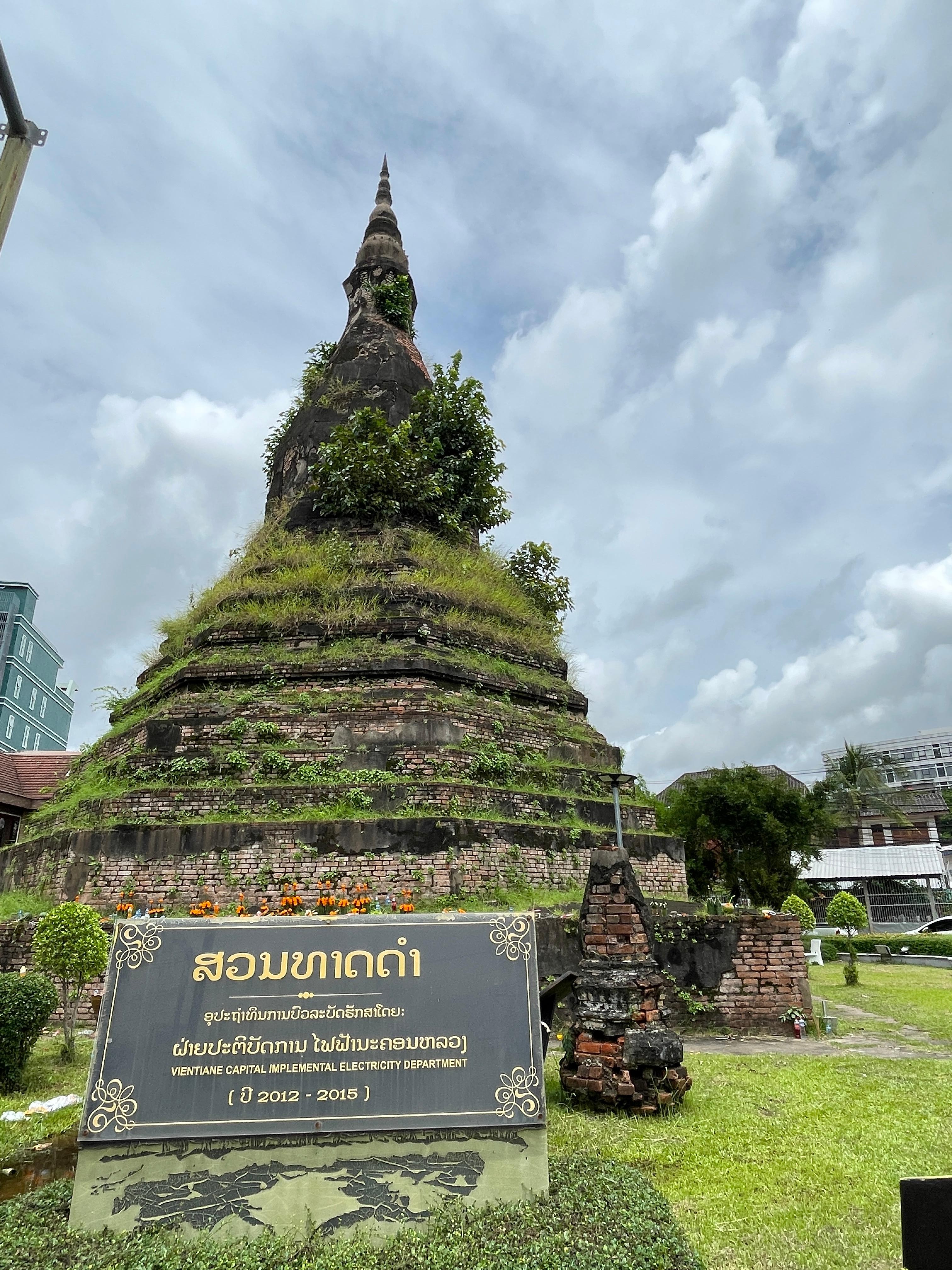 Vientiane: Half-Day City Tour with Patuxai and Buddha Park 3