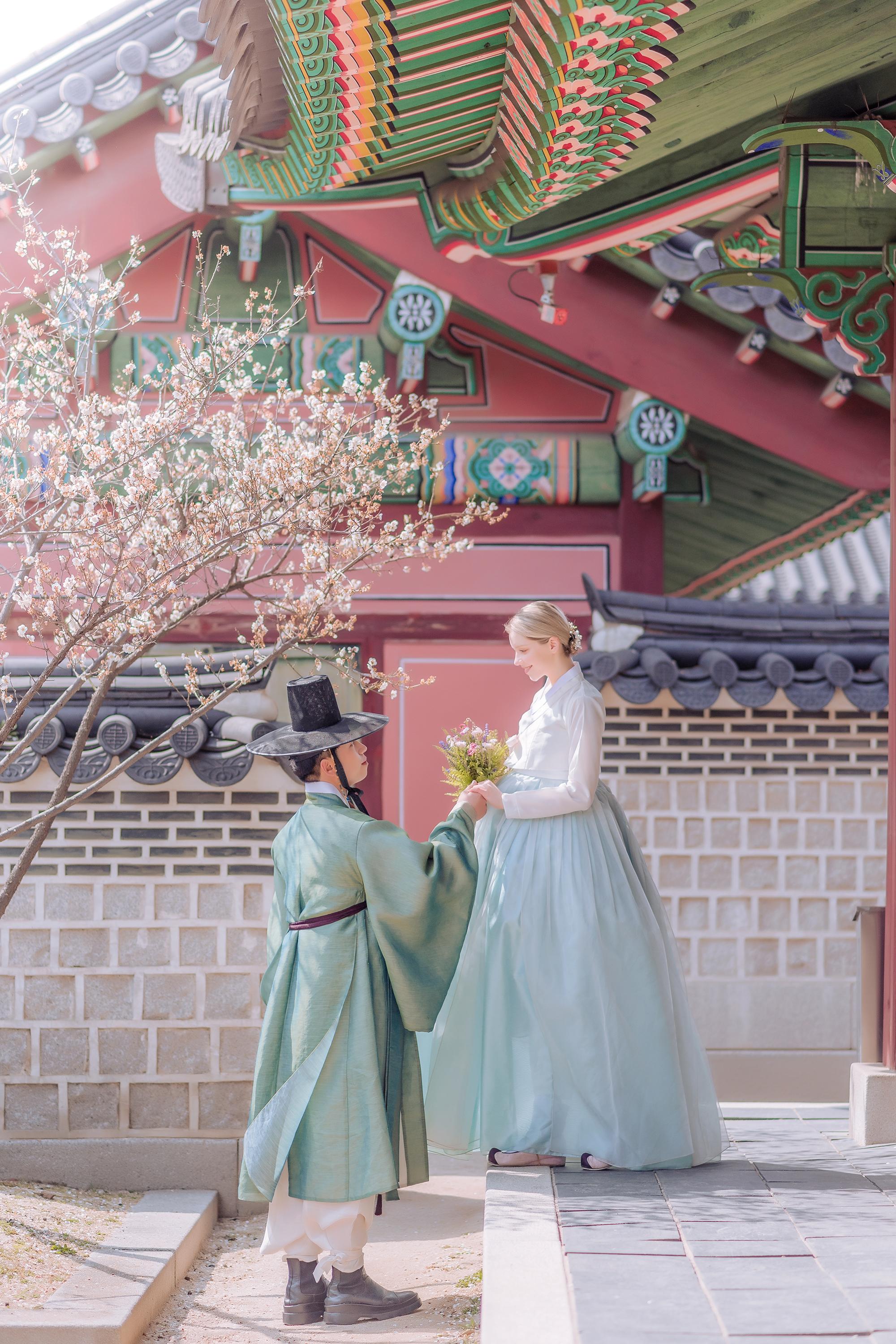 Seoul: Premium Hanbok Photo in Seoul by Sony Award Pro 3