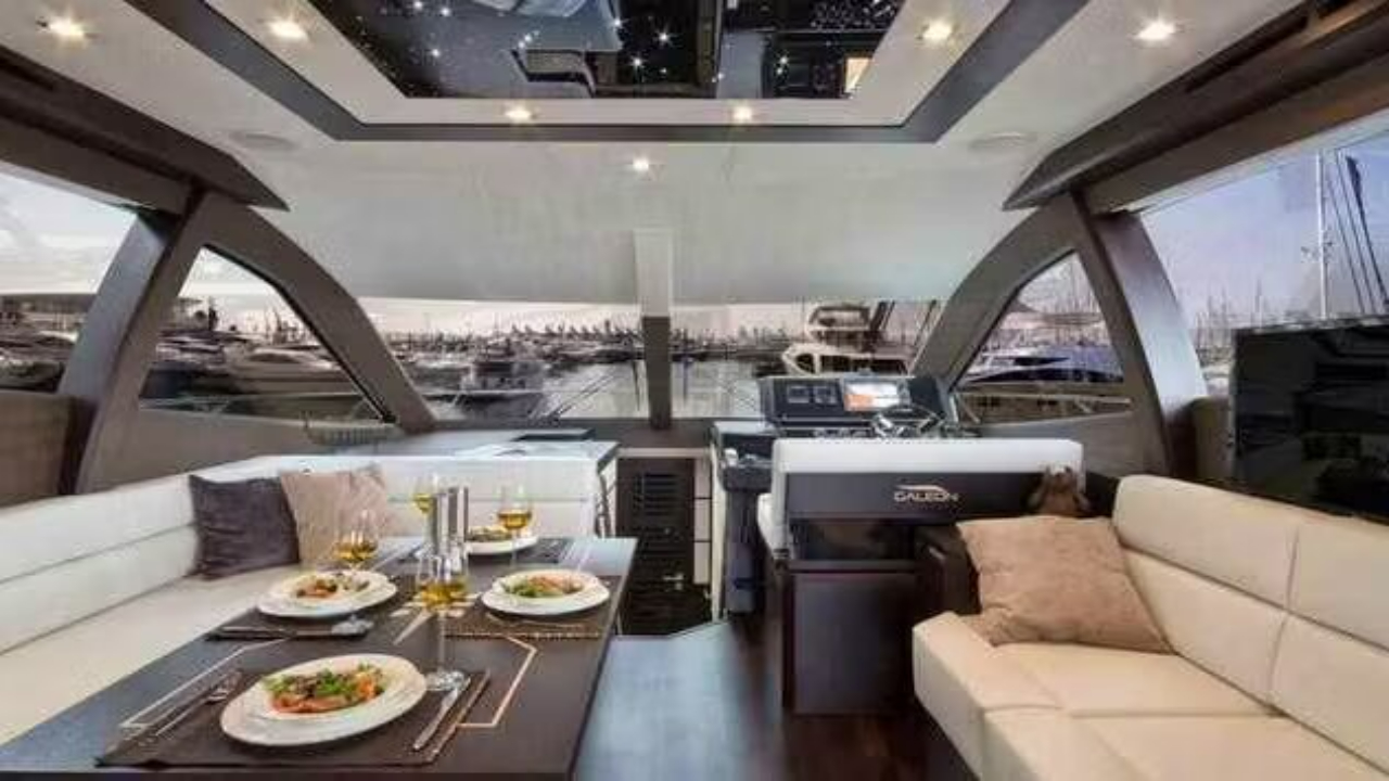 Private Luxury Boat Tour in Aqaba 2