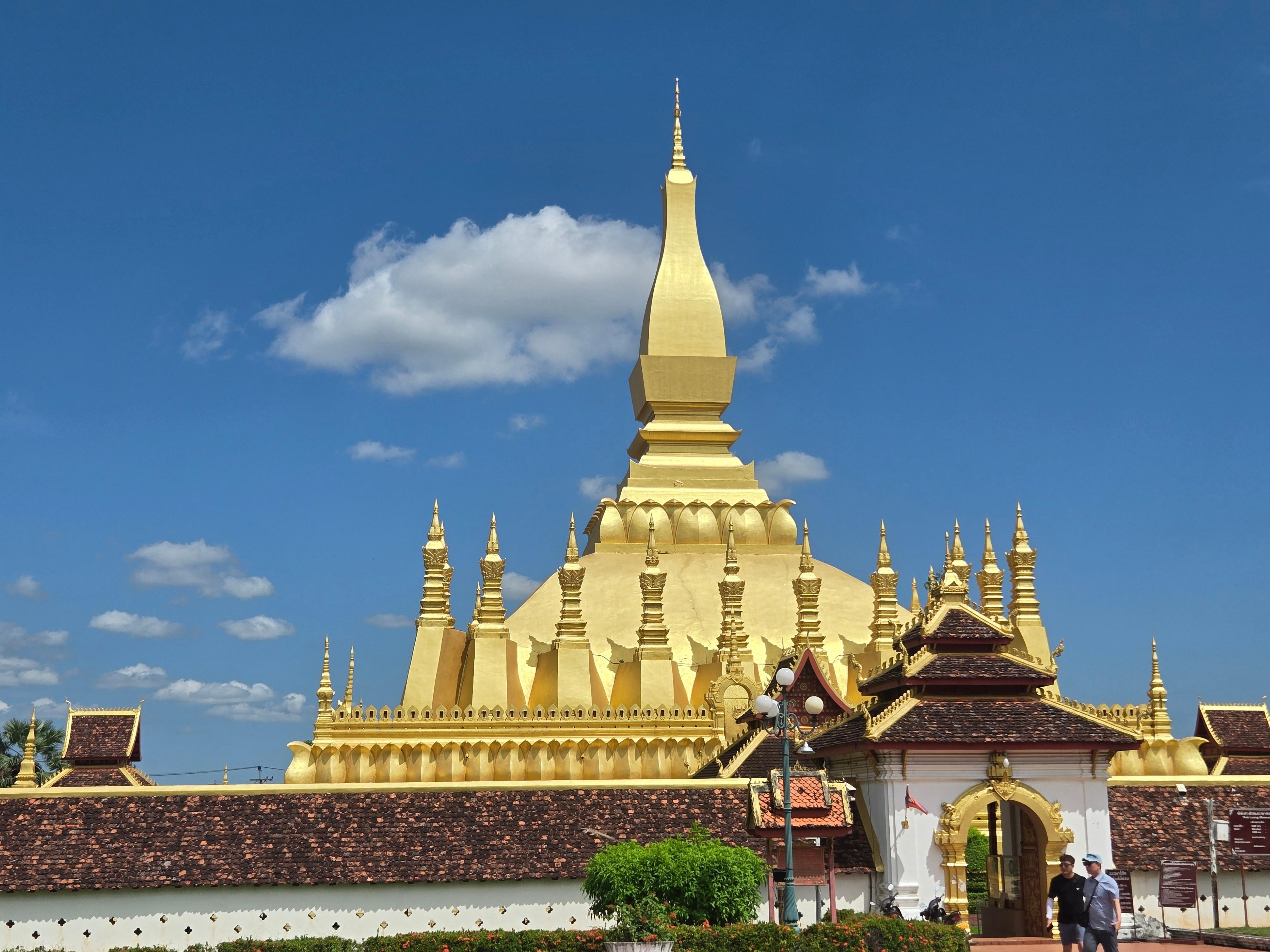 Vientiane: Patuxay & That Luang & Coffee Tasting Experience