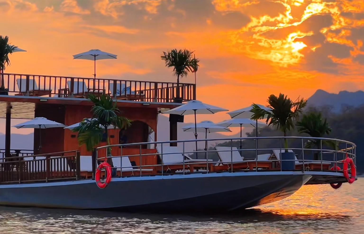 Luang Prabang:Mekong River Sunset Cruise/Kuang Si Rafting