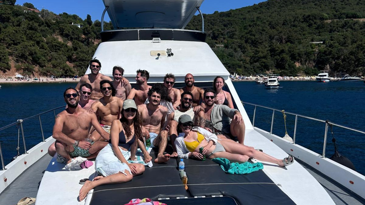 Istanbul: Private Yacht Tour with Swimming Stops