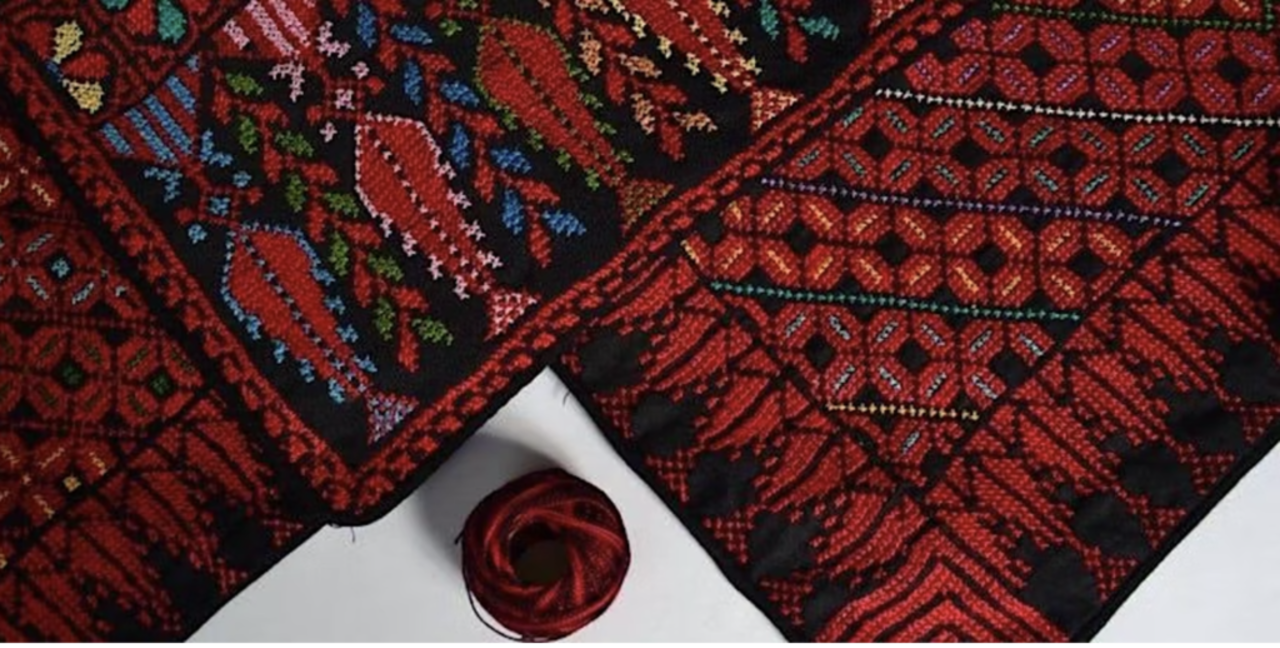 Amman: Embroidery Class + Citadel Tour + Jordanian Lunch 3