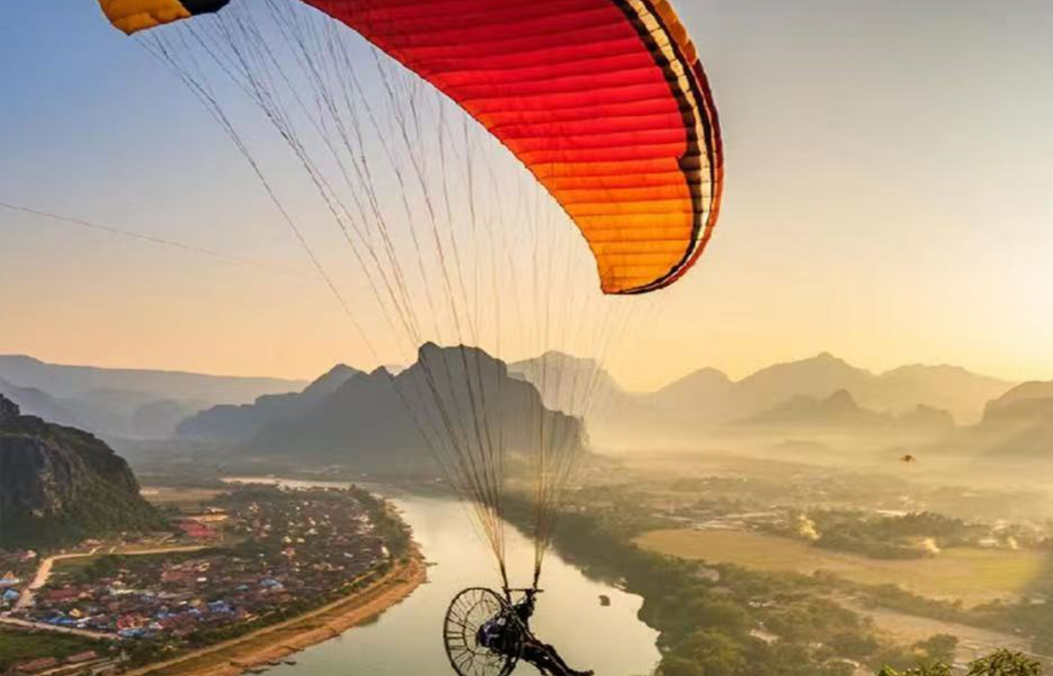 Vang vieng Cloud Walk: Hot Air Balloons and Paramotor Tour 2