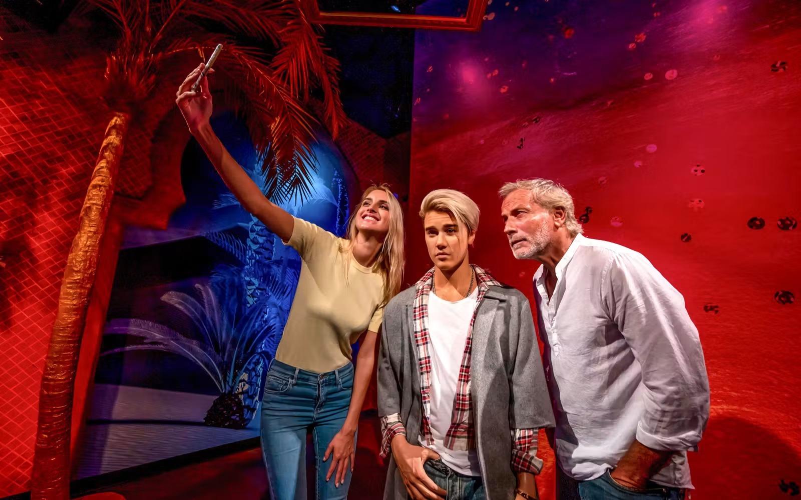 Dubai: Madame Tussauds Ticket+Private GMC Yukon Transfer 3
