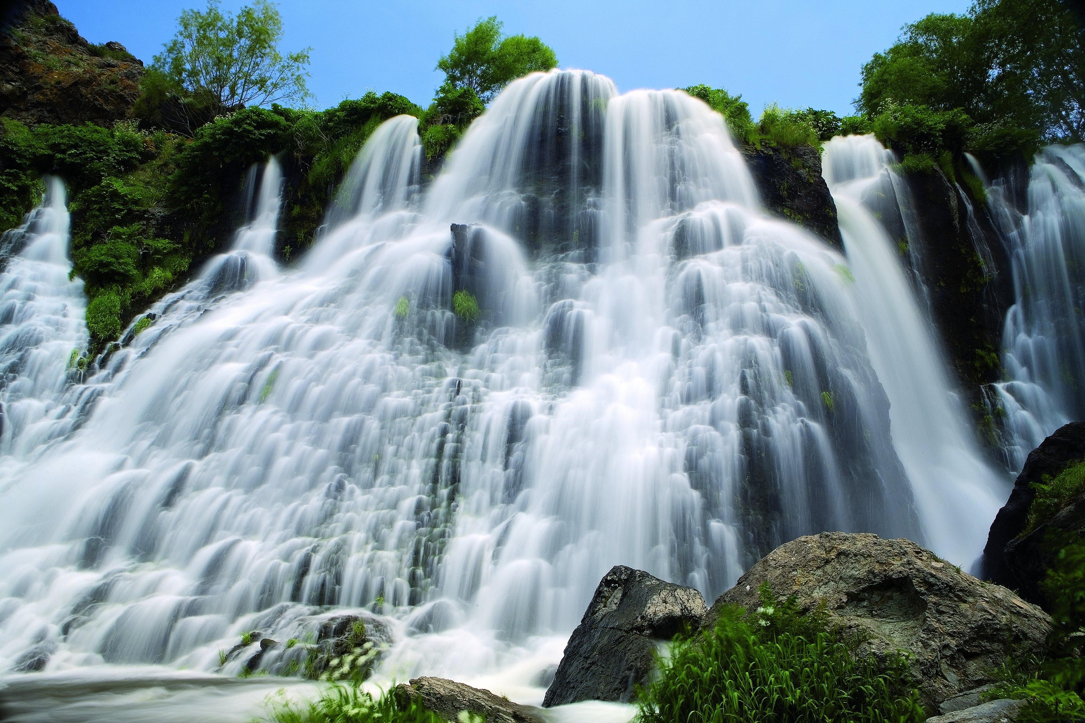 From Yerevan: Jermuk and Shaki Waterfall Day Trip