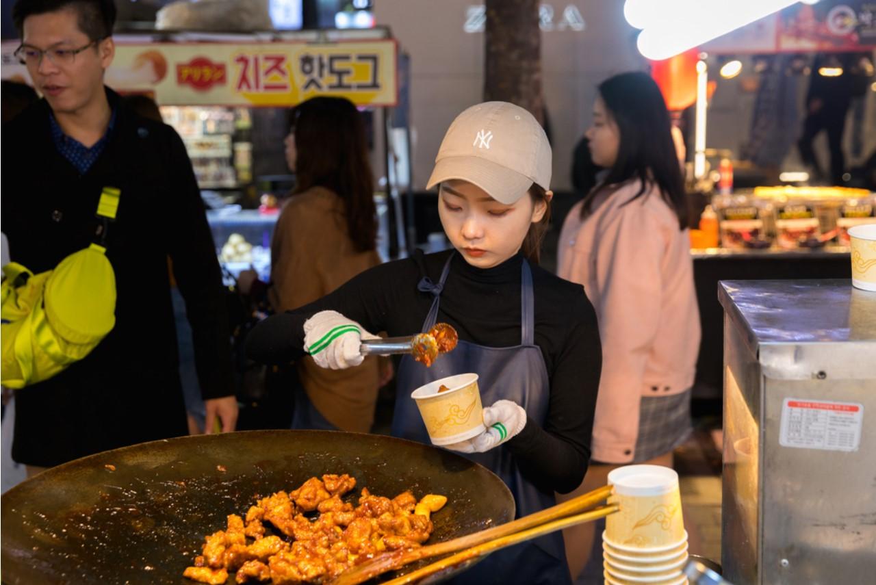 Seoul: Guided Food & Market Tour with 8+ Tastings 3
