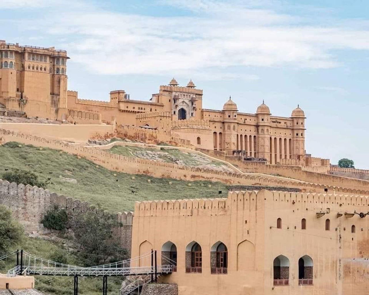 Jaipur: Private Sightseeing Day Tour with Guide by Car 2