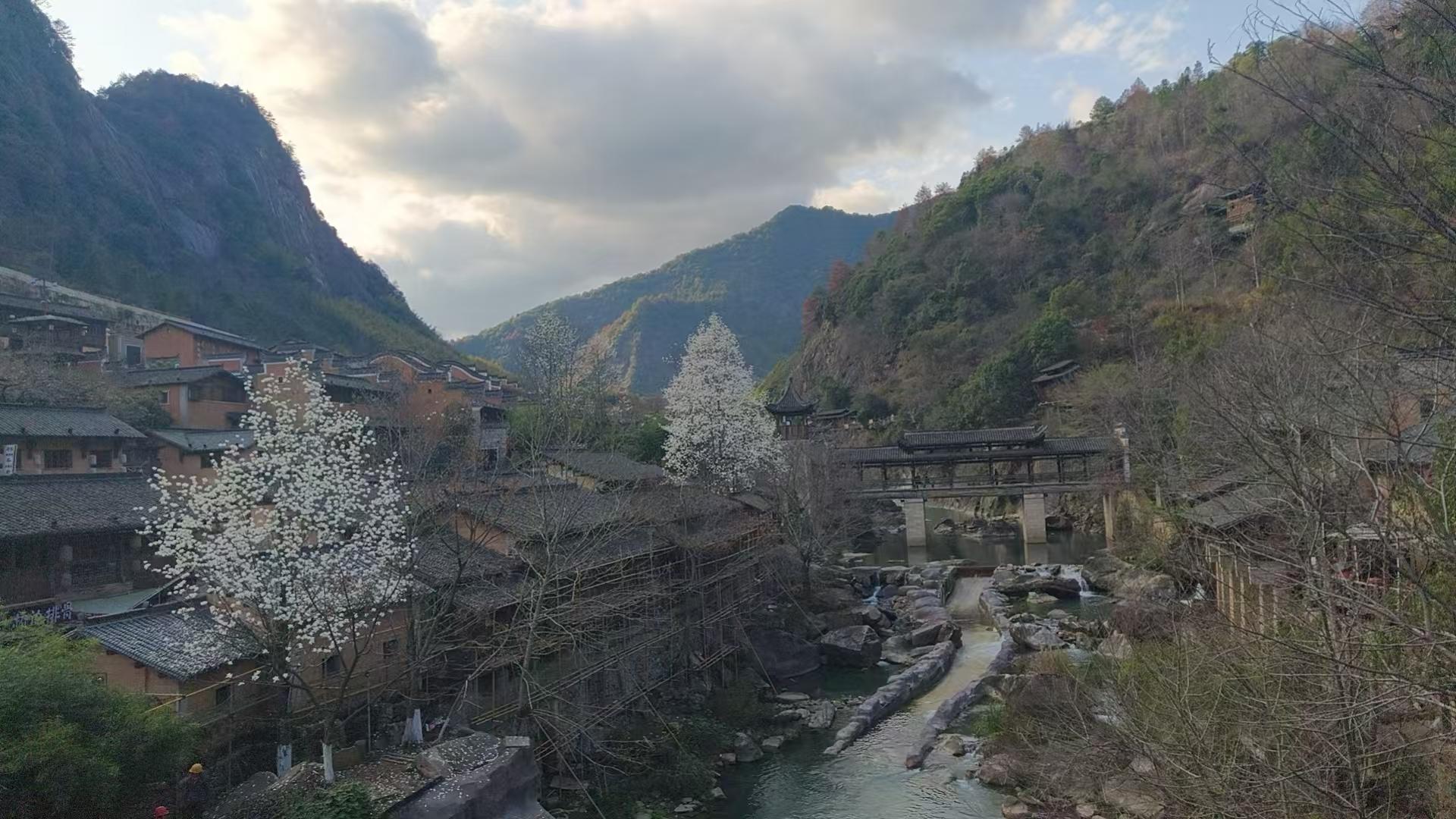 Shanghai-Shangrao Wangxian valley day tour with train 3