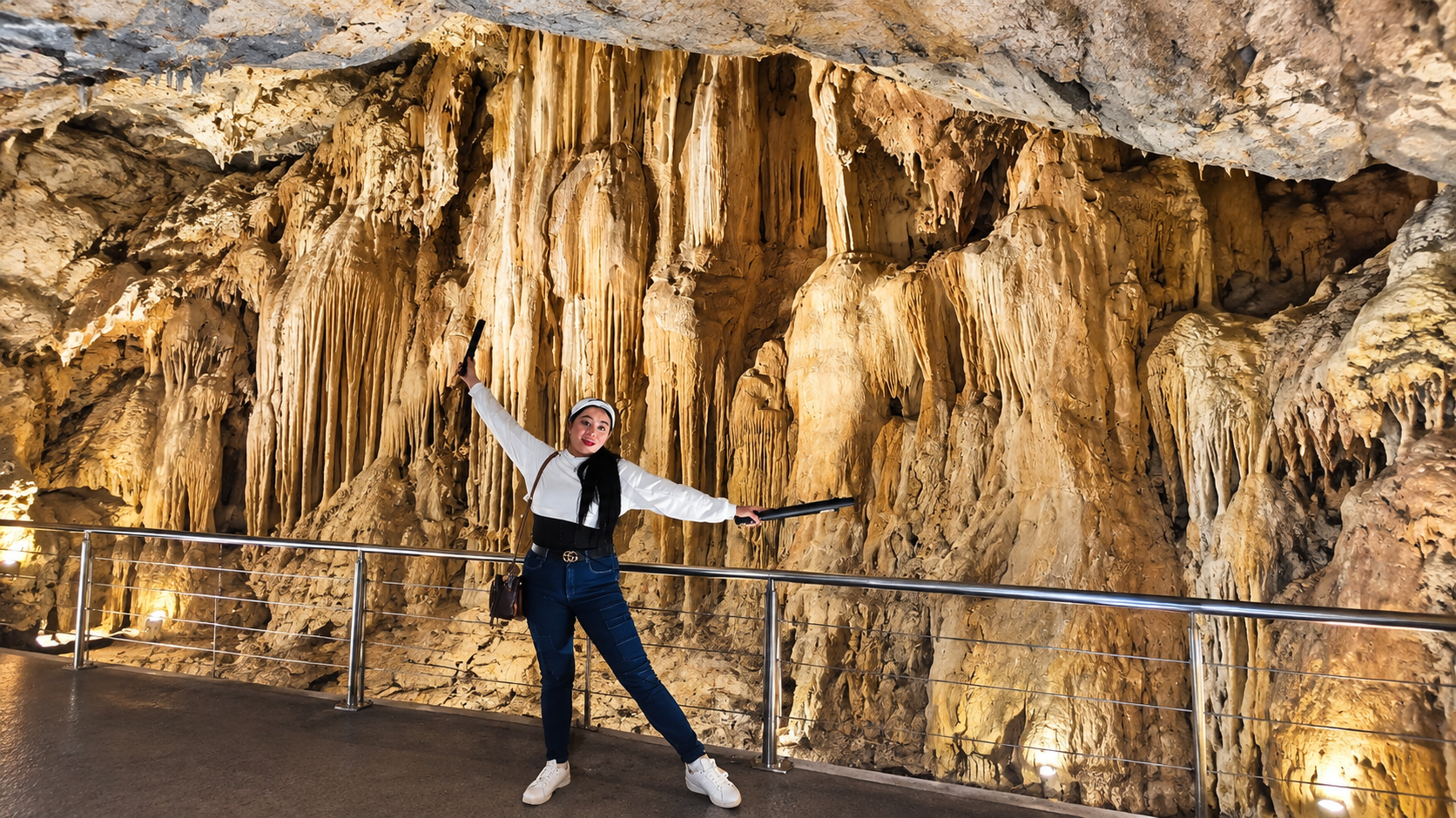 Muscat: Private Al Hoota Cave & Mountain Village Tour
