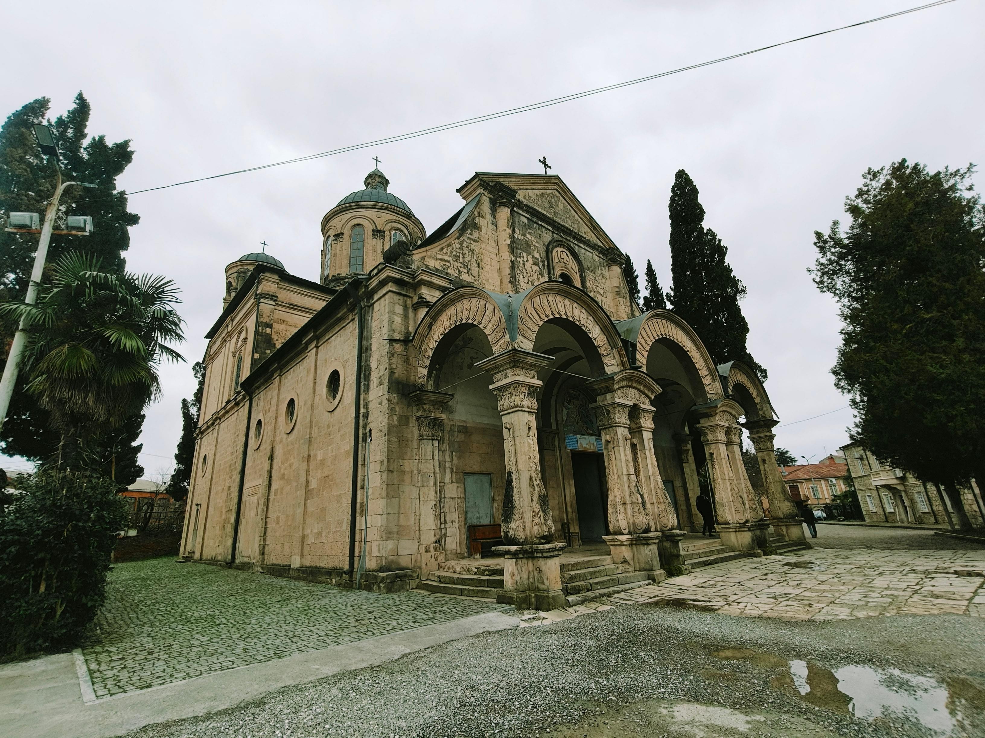 Kutaisi: Multi-Religious Heritage Walking Tour 2