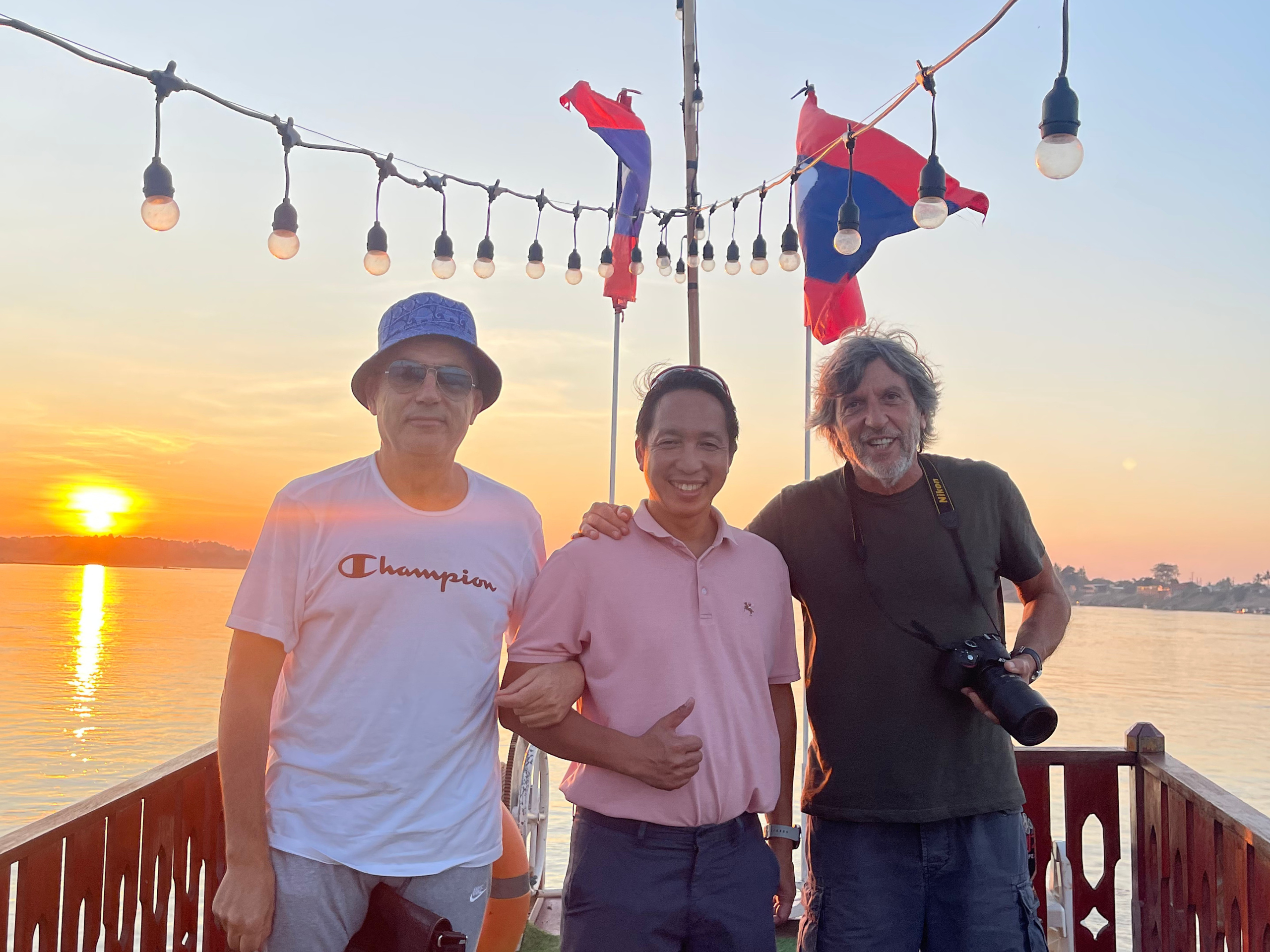 Vientiane: Mekong Golden Hour Cruise with Drinks & Snacks 2