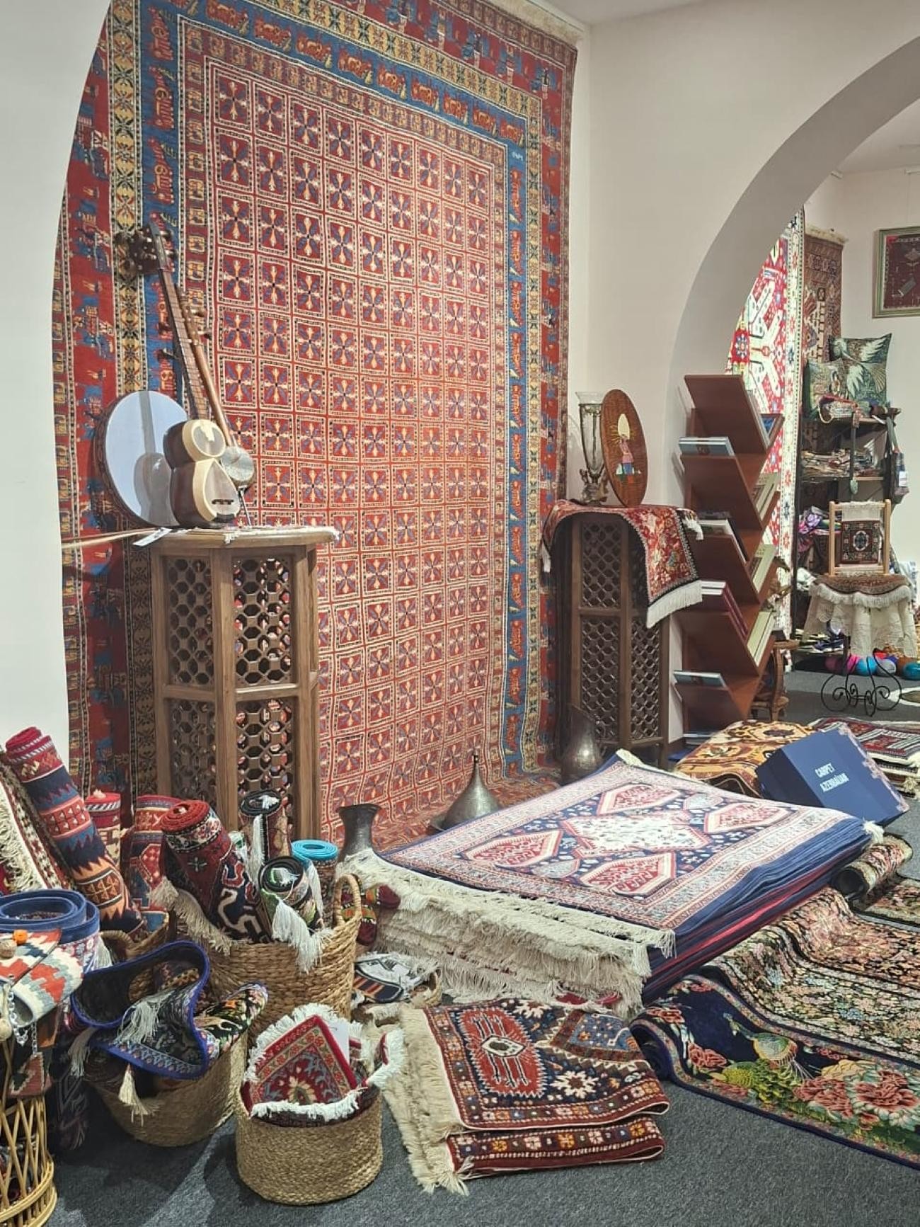 Baku: Traditional Carpet Weaving Experience with Mini Carpet Gift 2
