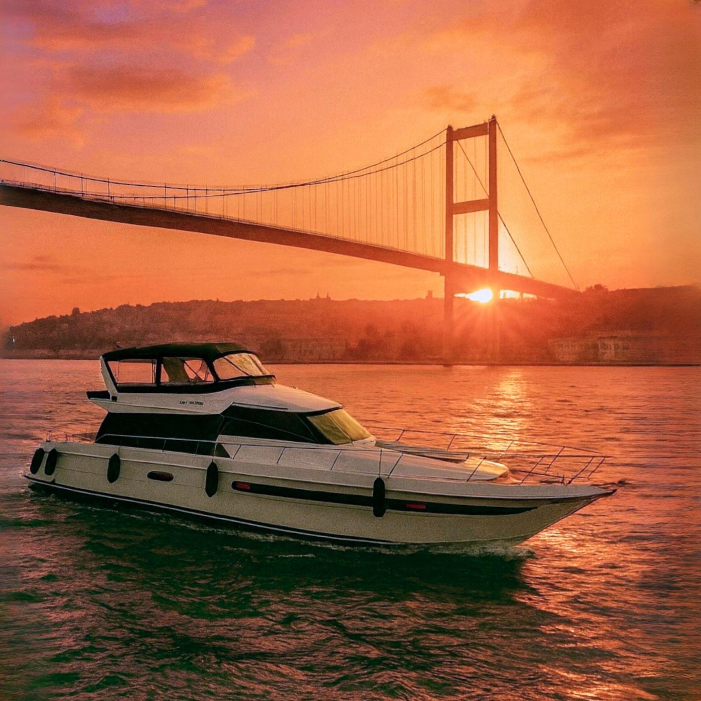 Istanbul: Sunset or Day Small-Group Yacht Cruise with Snacks