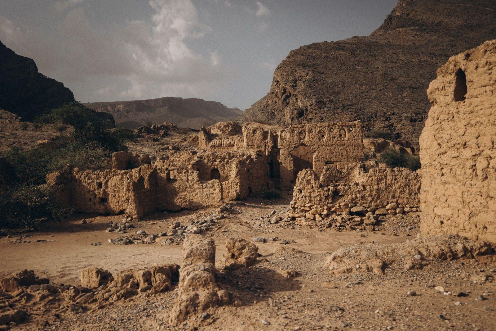 Muscat: Private Wadi Al Abyad & Wakan Village Day Tour 2