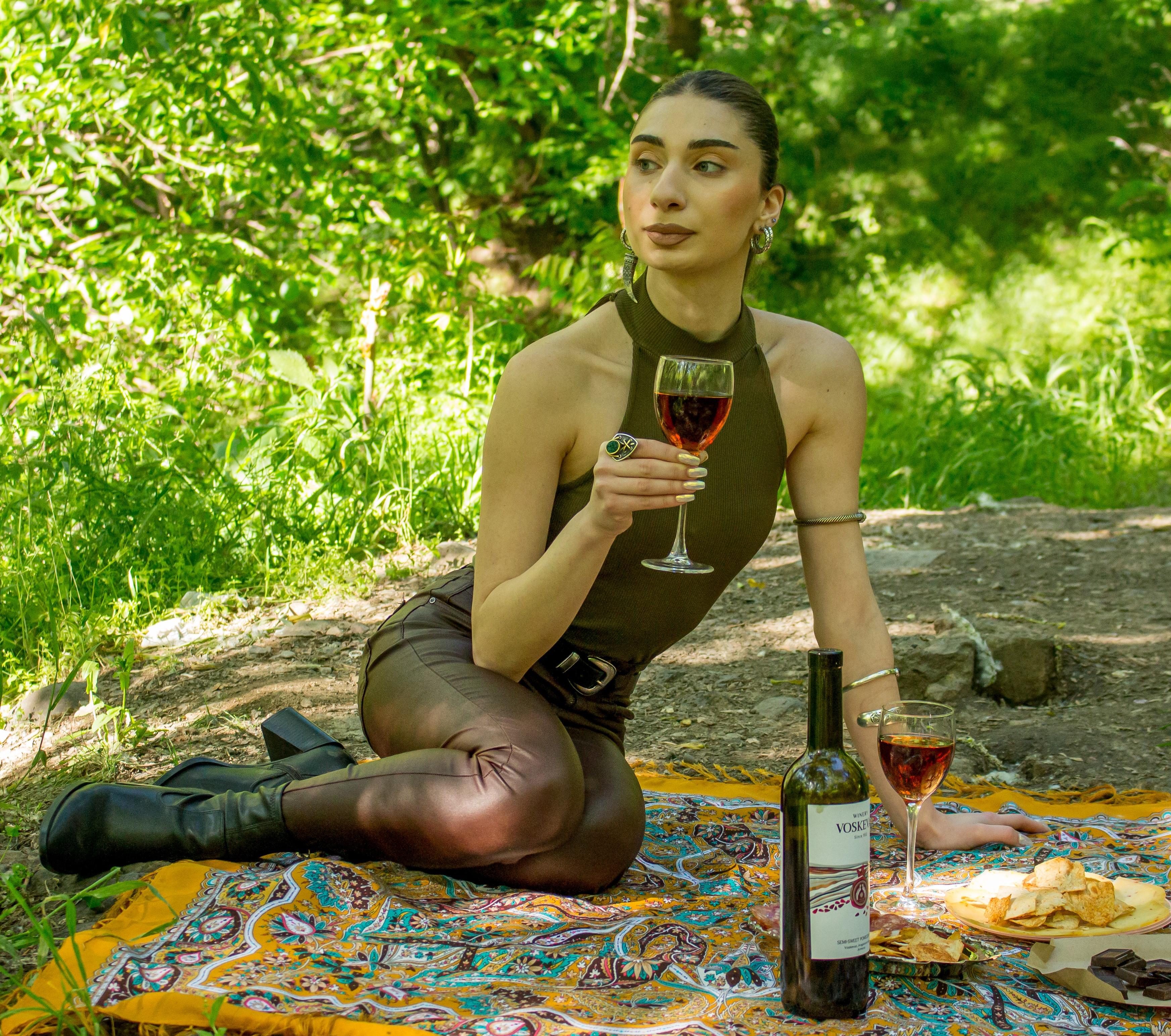 Yerevan: Secret Wine Tasting Picnic with Snacks