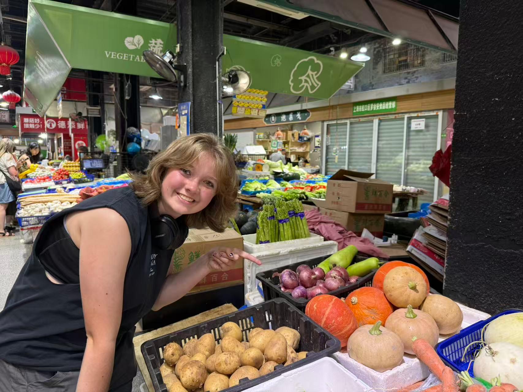Shanghai Wet Market: Food, Tea & Old Neighborhood Walk