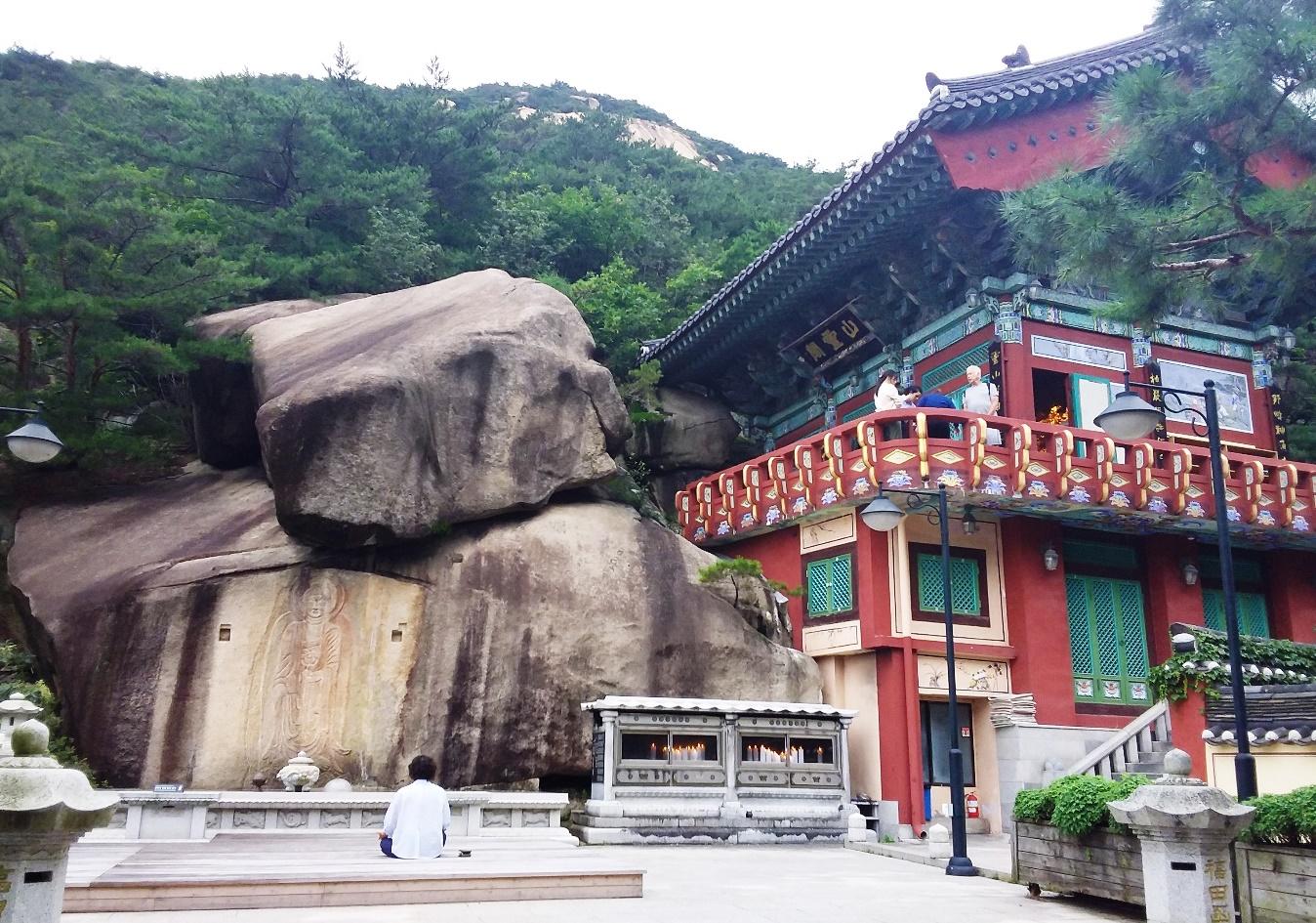 Seoul: Guided Tour of two Buddhist Temples & Hanok Village