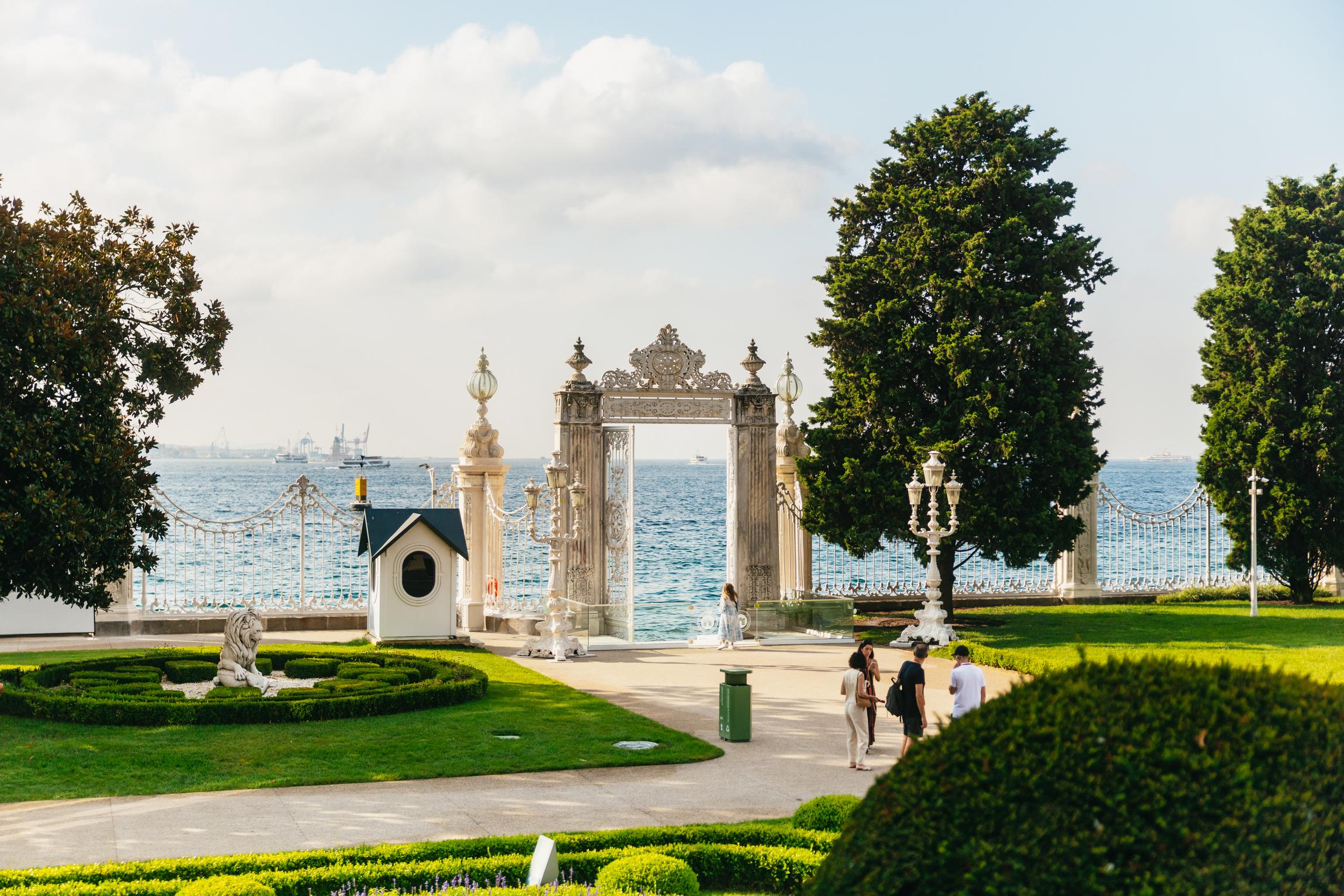 Istanbul: Dolmabahce Palace and Harem Fast-Track & Audio 2