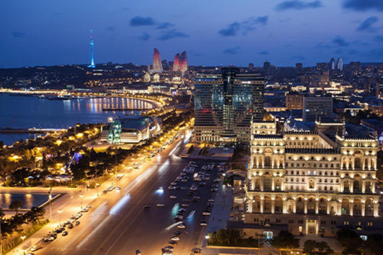 Baku: Night Tour with Guide 2