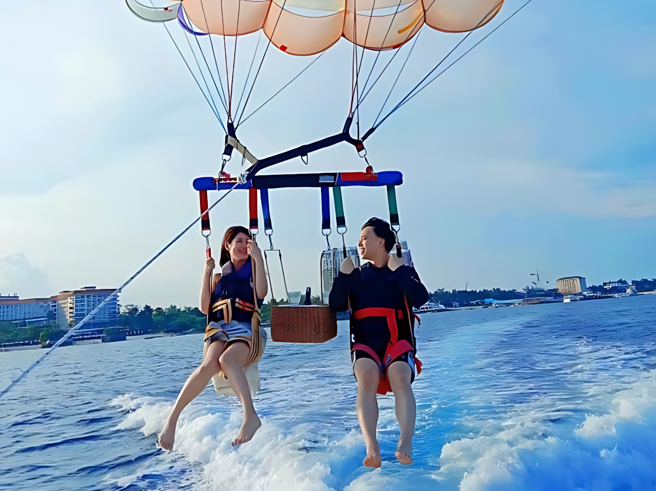 Cebu: Parasailing Picnic with Wine and Sandwiches 2