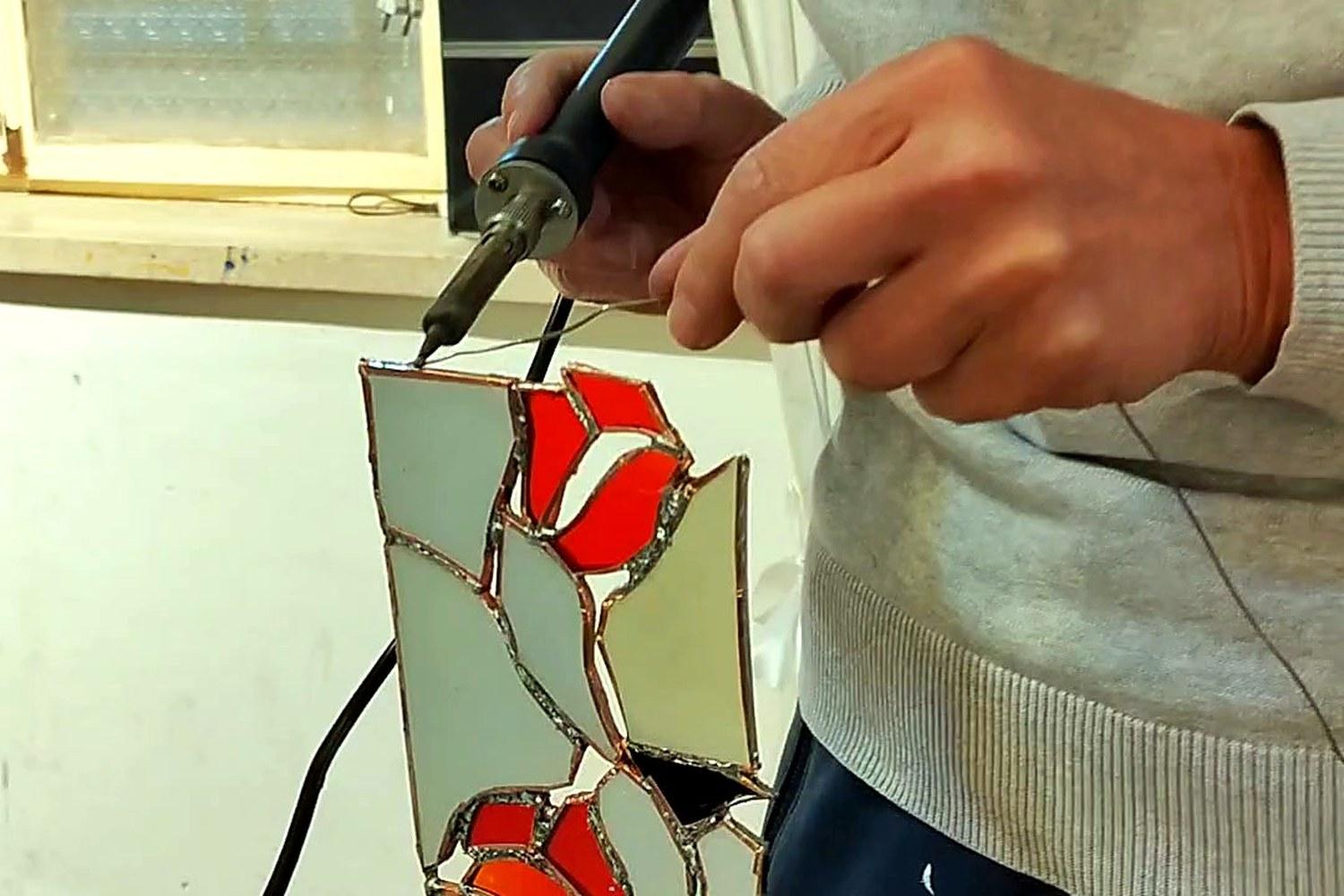 Amman: Stained Glass Workshop with Snacks and Drinks