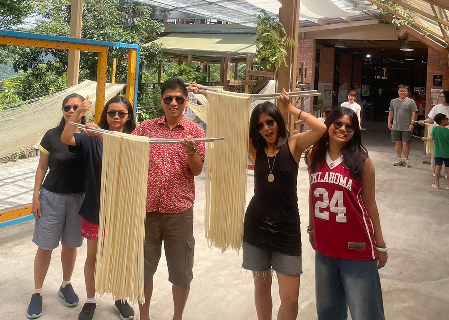 Private Maokong Gondola & Shiding Handmade Noodle DIY Tour 2