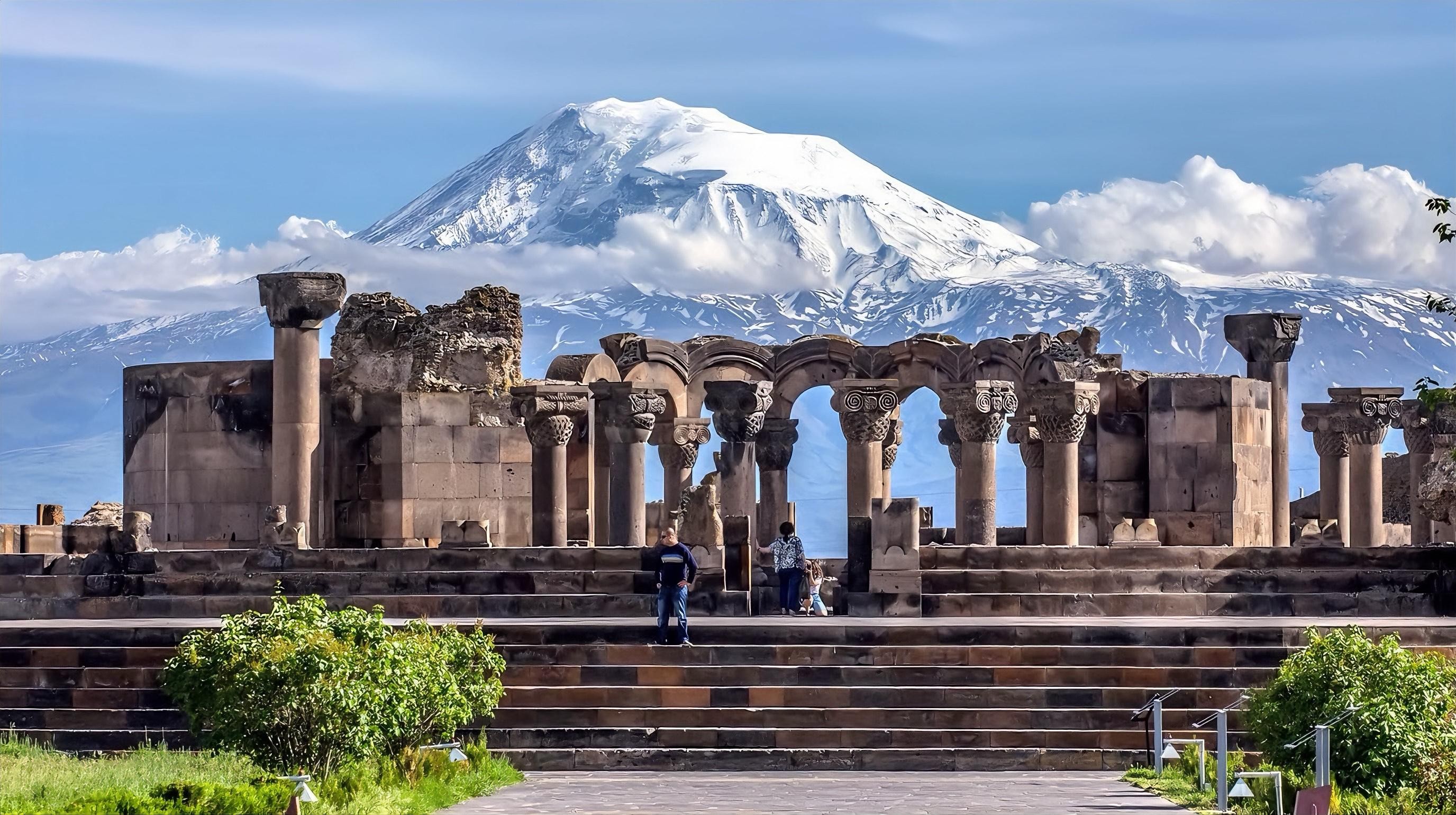 Private Day Trip to UNESCO Heritage: Etchmiadzin & Zvartnots