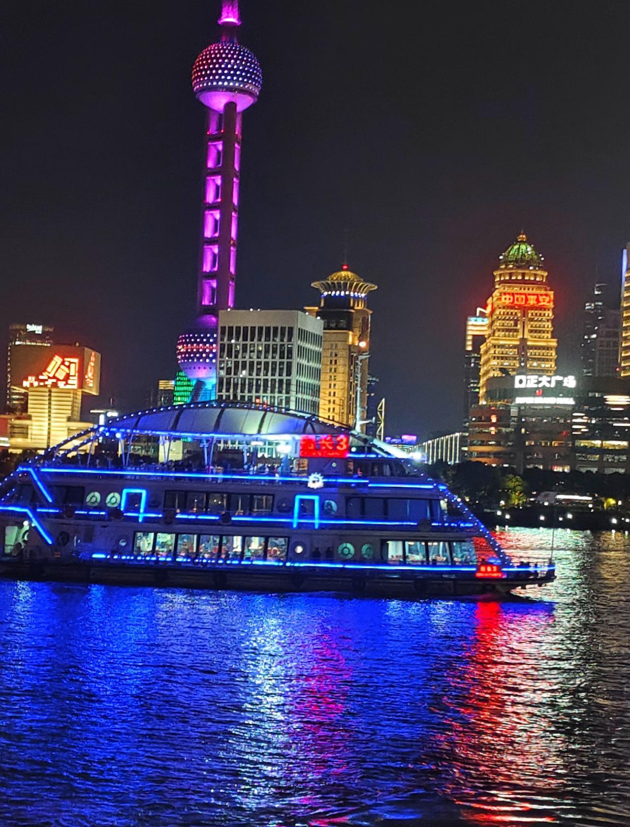 Shanghai Pier 16: Classic River Cruise & Skyline 2