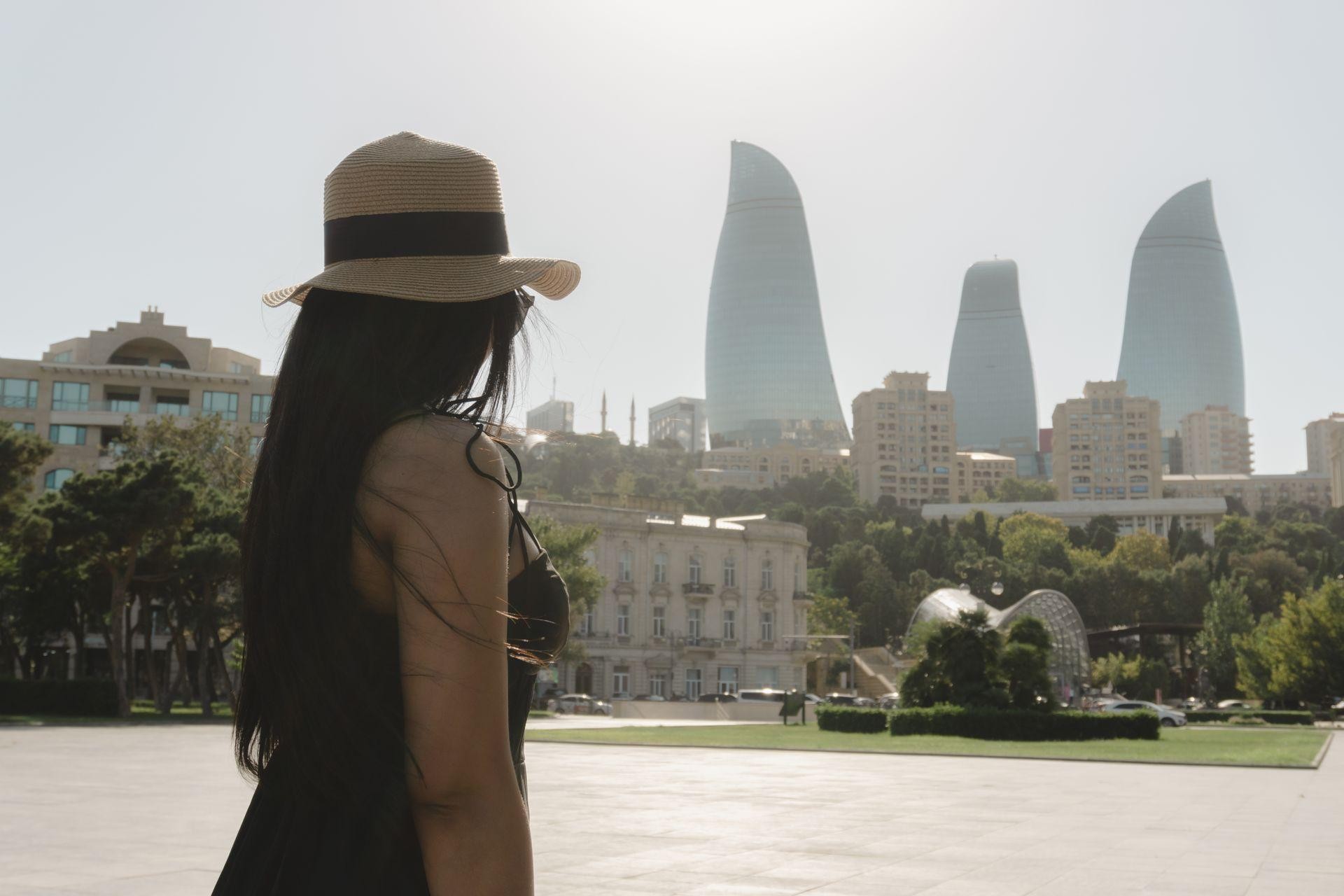 Baku: Guided City Highlights Tour with Photography Tips