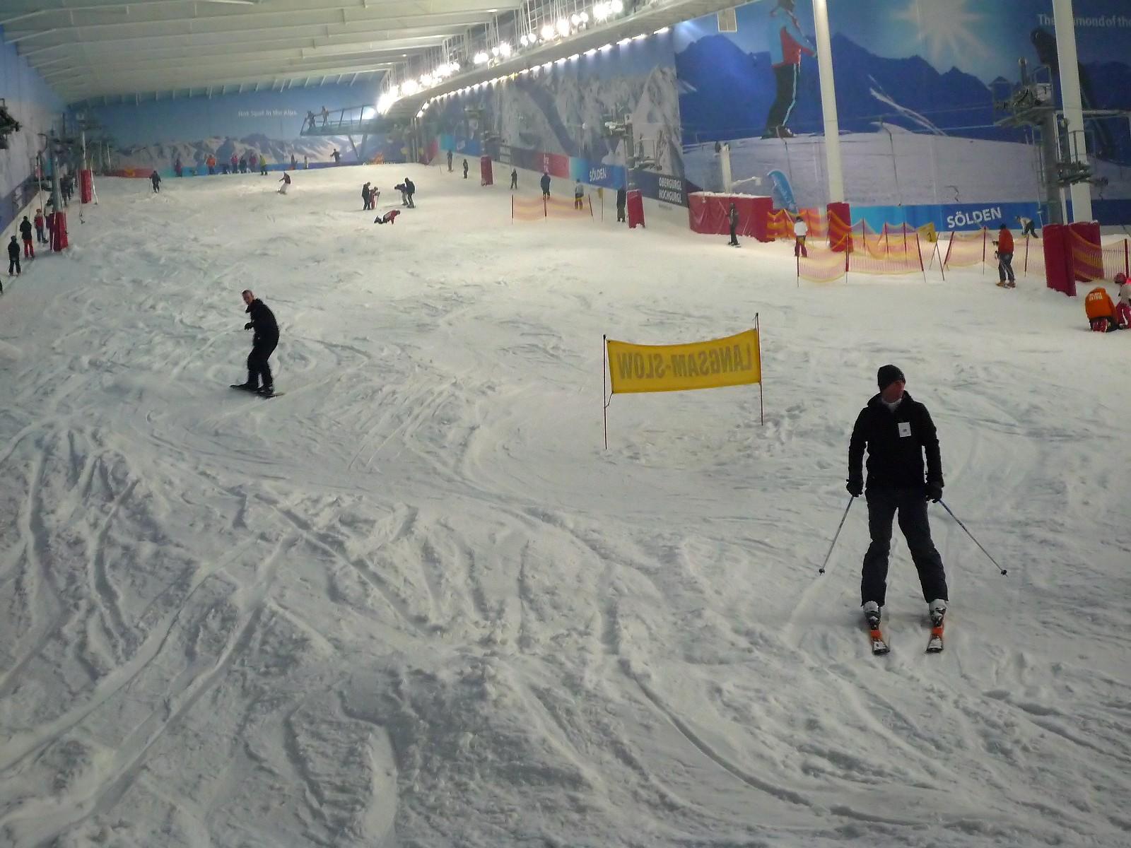 Shanghai: Private Family Indoor Skiing Day Trip at L+SNOW 2