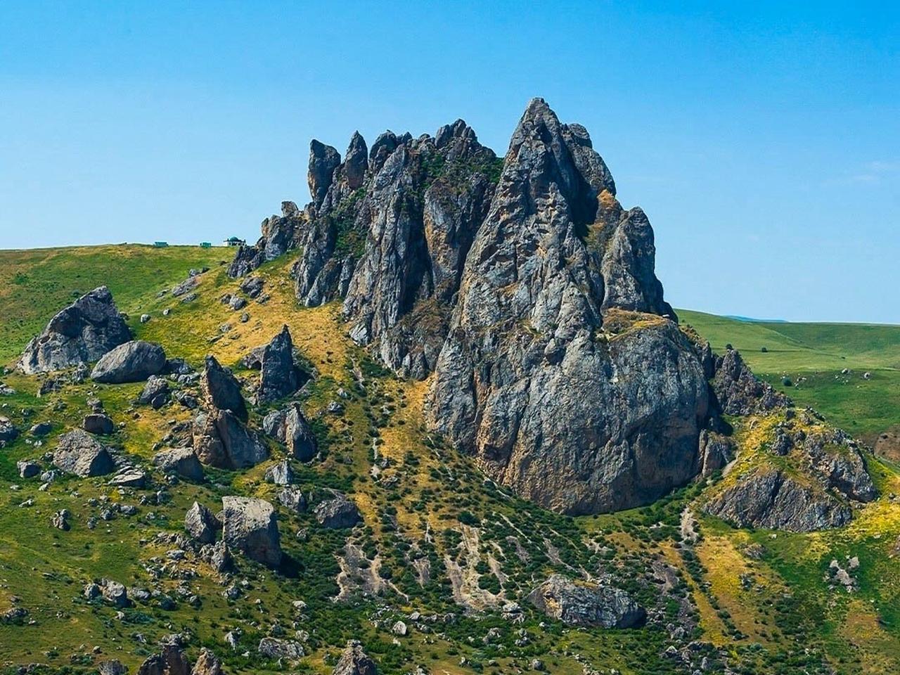 Baku Highlights & Beshbarmag Mountain Tour with Lunch Stop 2