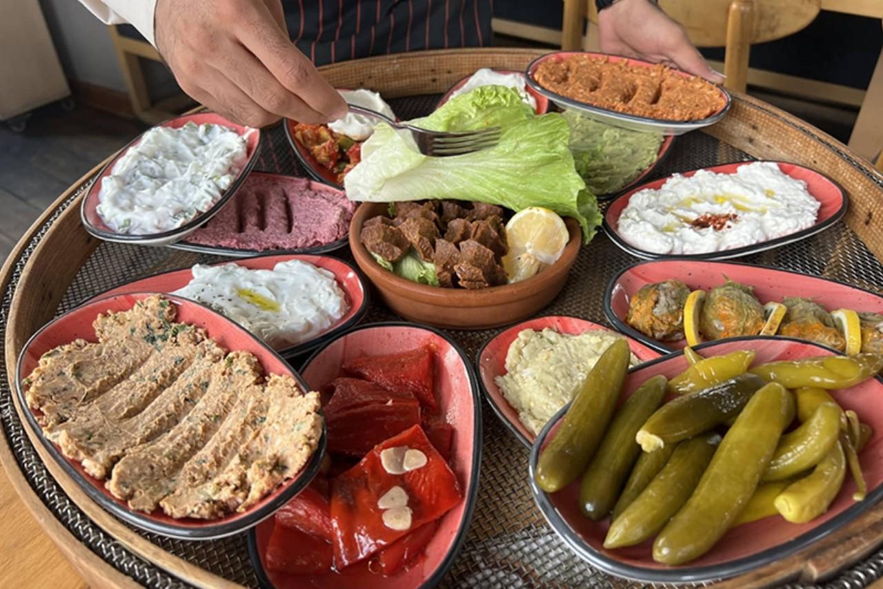 Istanbul: Spice Bazaar Guided Walking Tour with Tastings