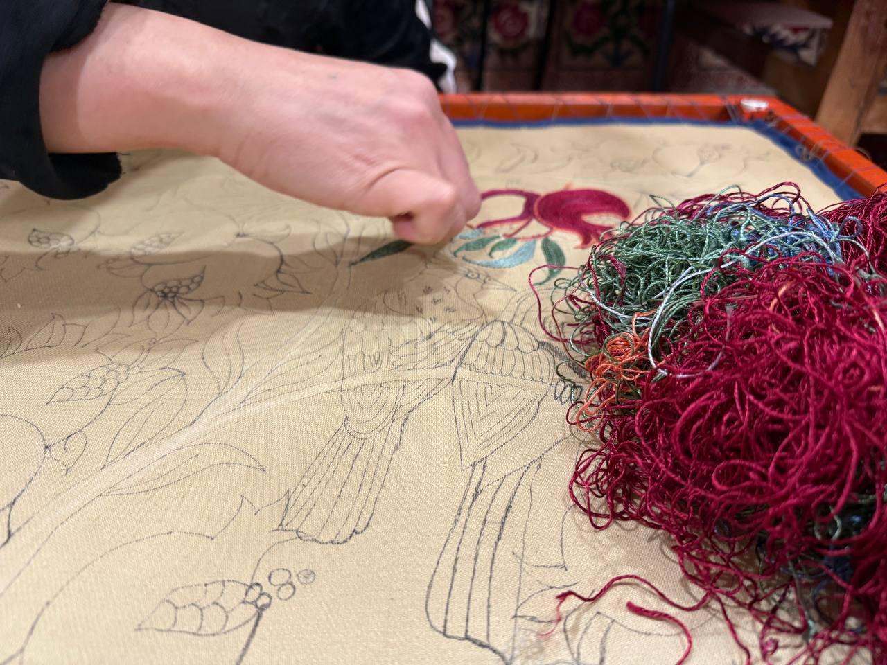 Samarkand: Traditional Suzani Embroidery Workshop Experience