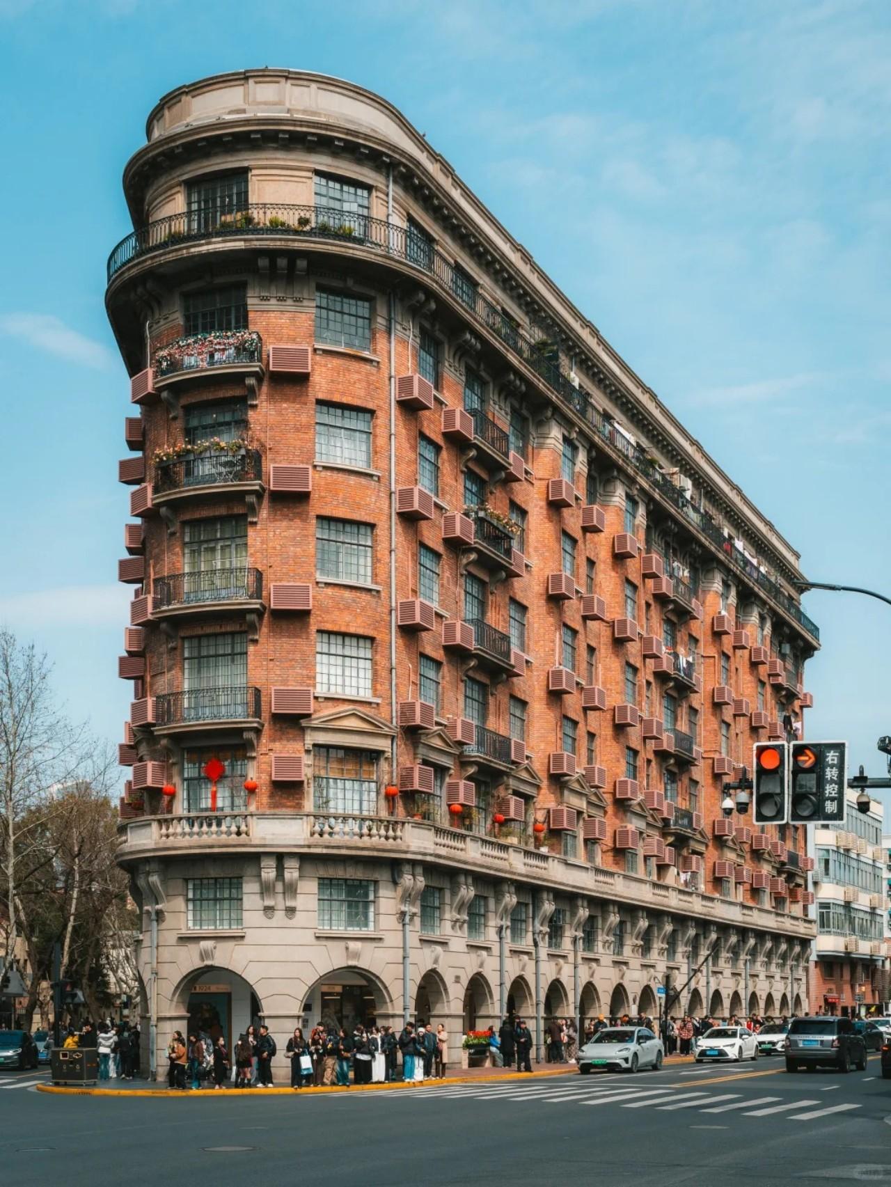 Shanghai: French Concession & AI Tour with Pickup 2