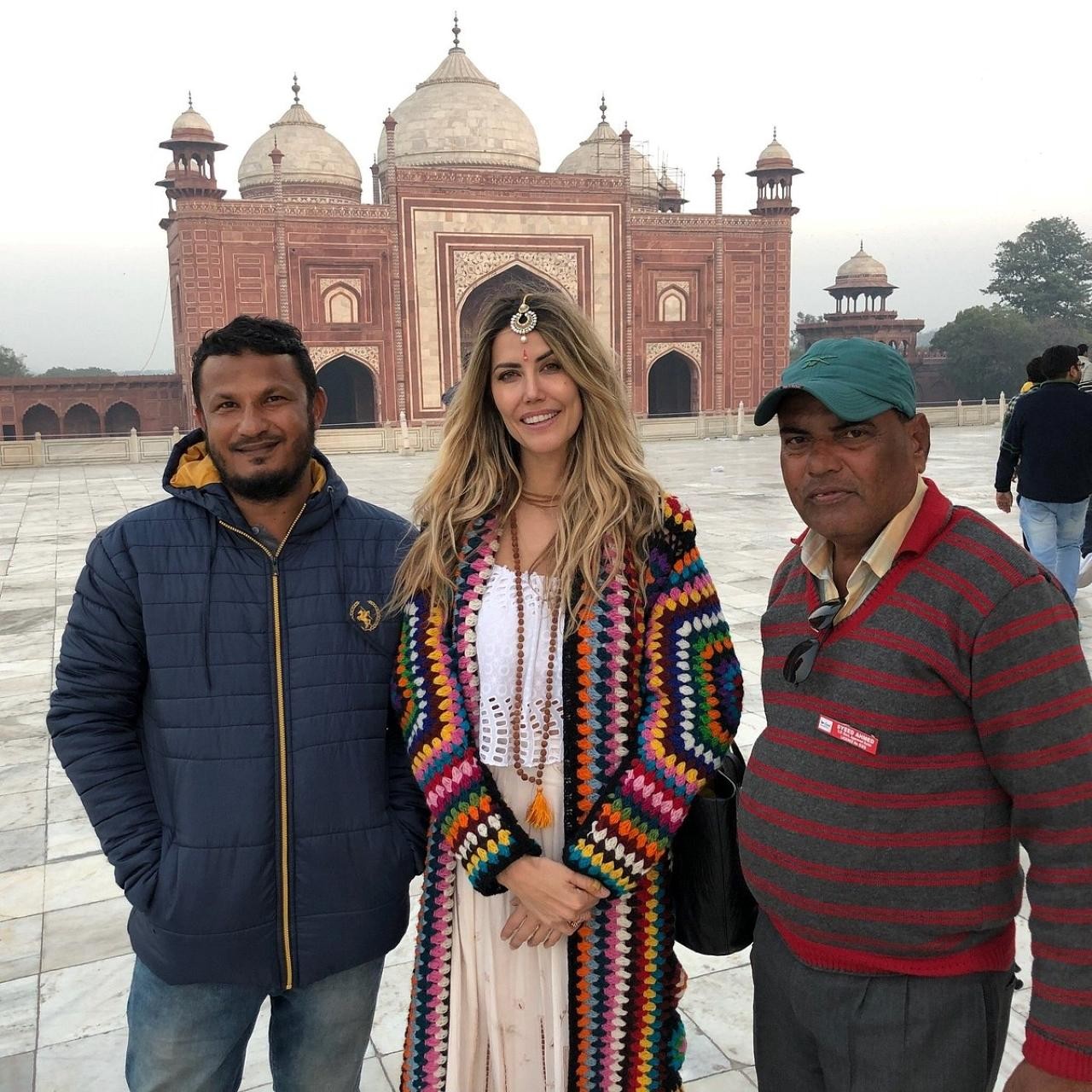 New Delhi: Taj Mahal Tour by Luxury SUV Car & 5-Star Lunch