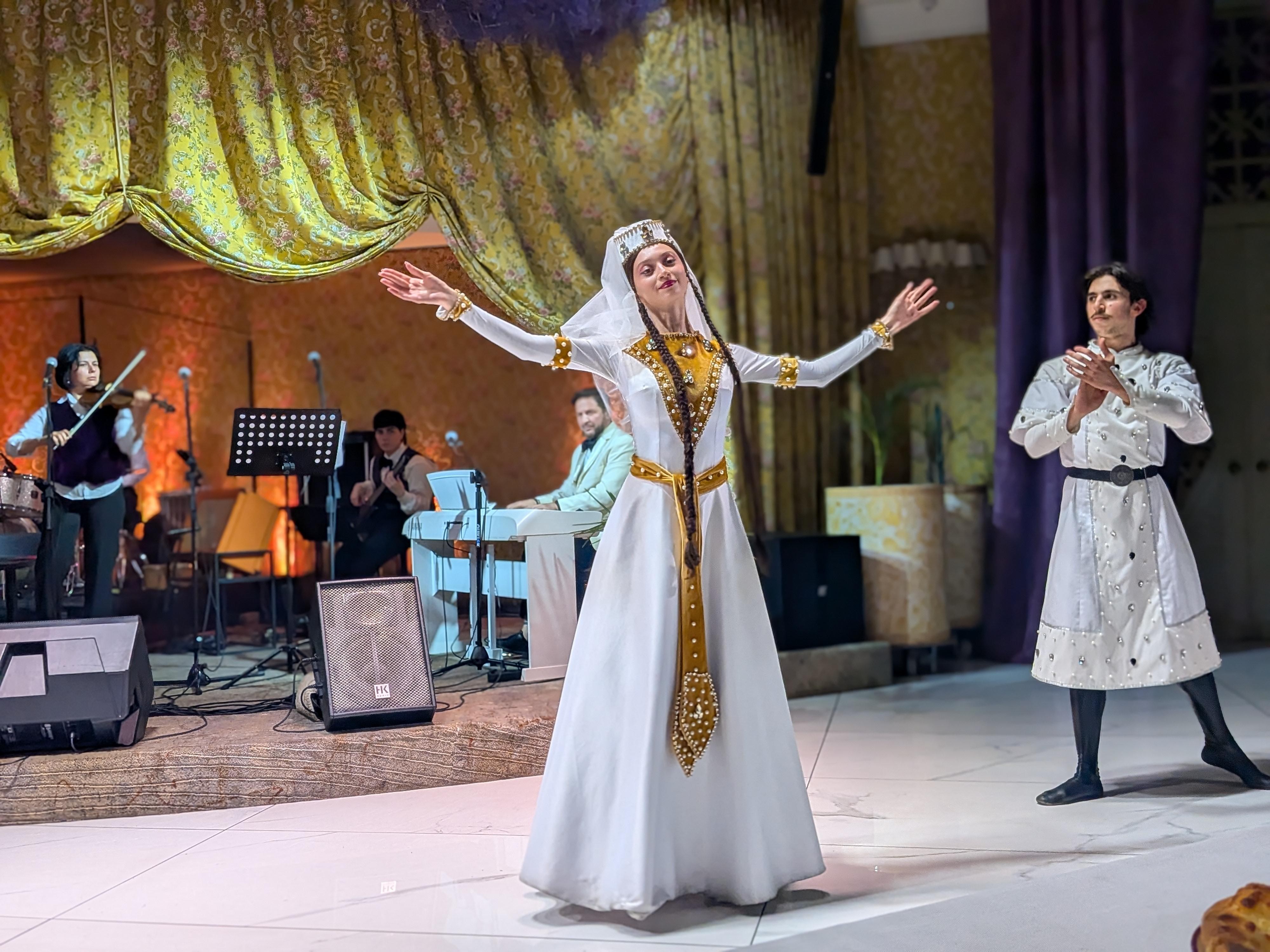 Tbilisi: Georgian Dinner, Dance Show, and Hotel Pickup