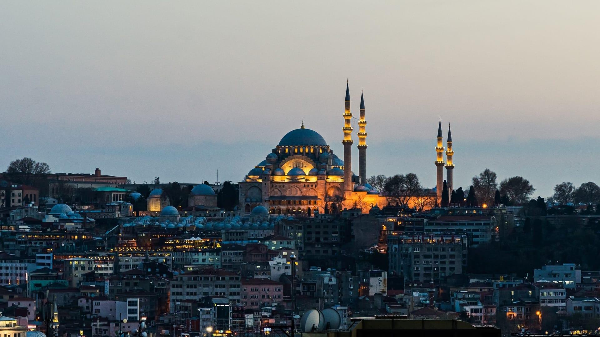 Istanbul: Guided Nighttime Walking Tour with Local Guide 3