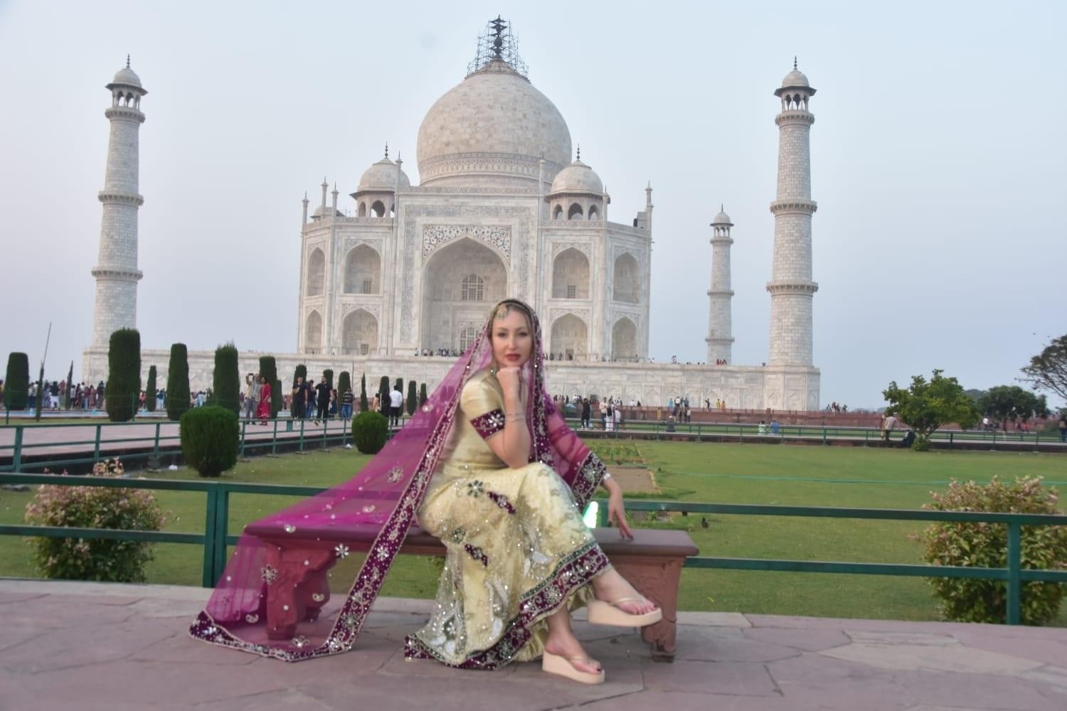 From Delhi/Agra: Taj Mahal Tour with Rental Saree Experience 3