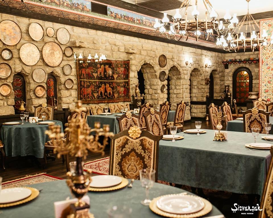 Baku: Azerbaijani Restaurant Evening with Cultural Shows 2