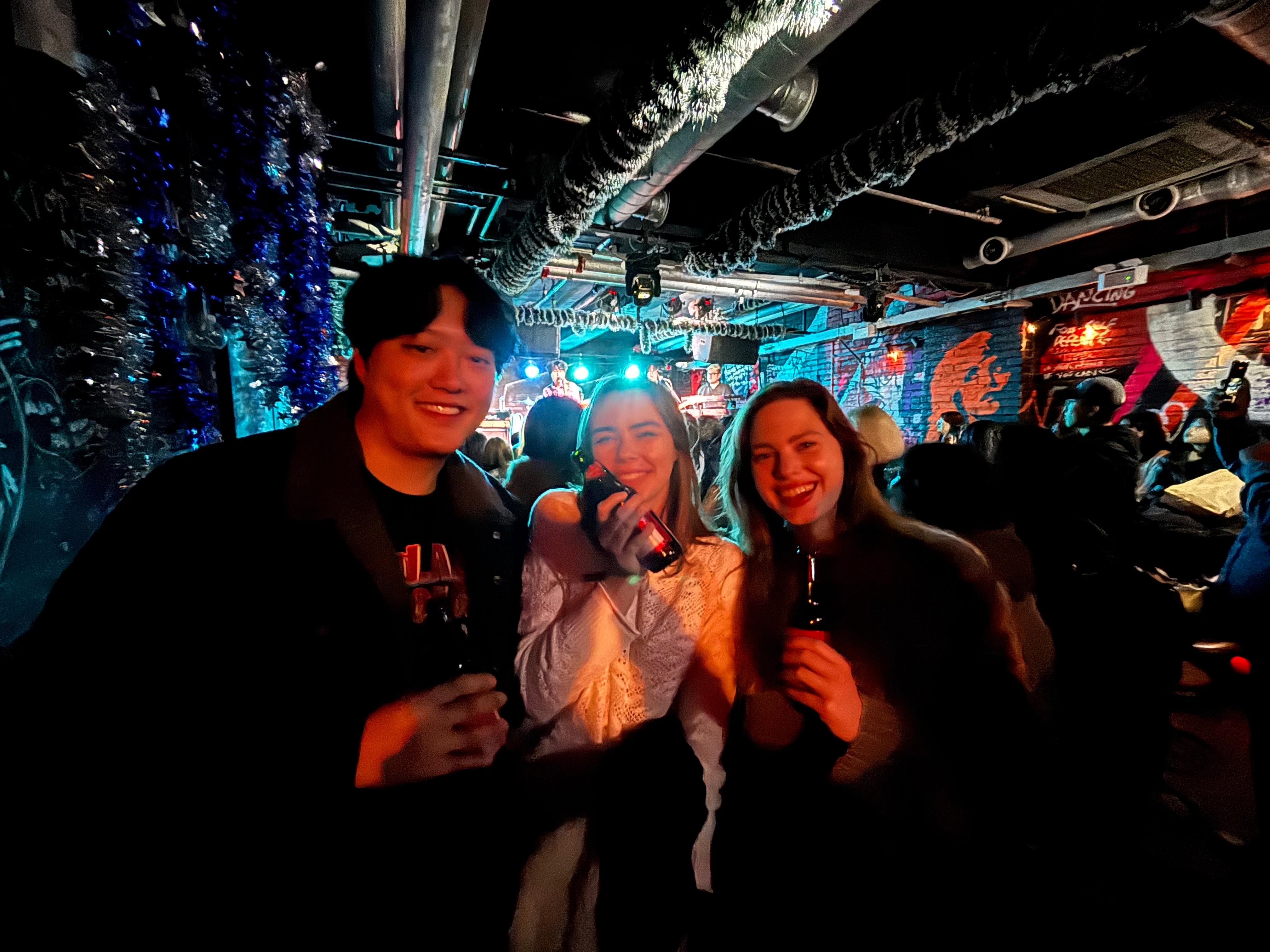 Seoul: Hongdae Indie Live Music Night & Korean BBQ Dinner 3