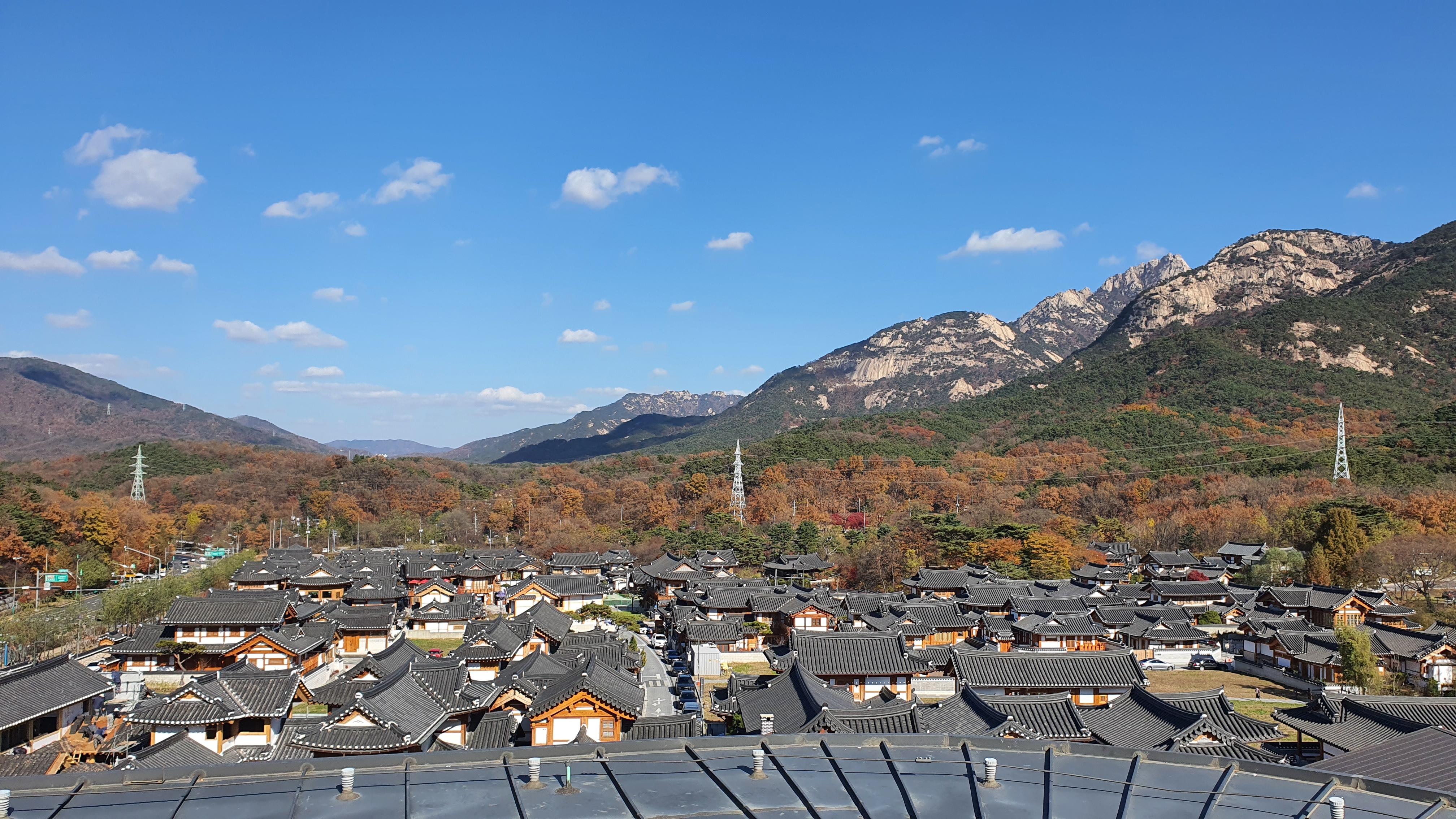 Seoul: Bukhansan Views, Hanok Village, and Temple Tour