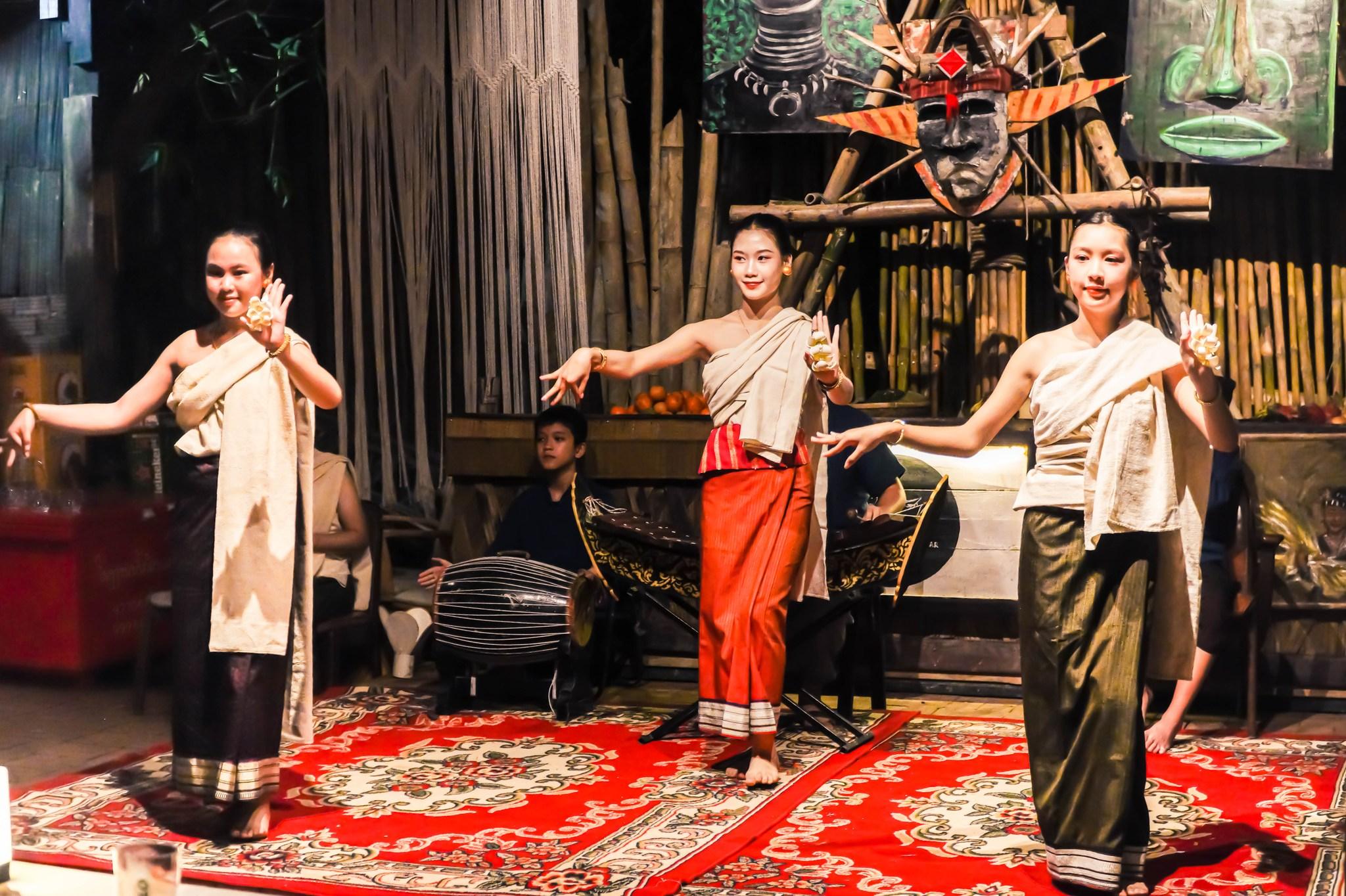 Luang Prabang: Dinner with Lao Traditional Dance Performance 3