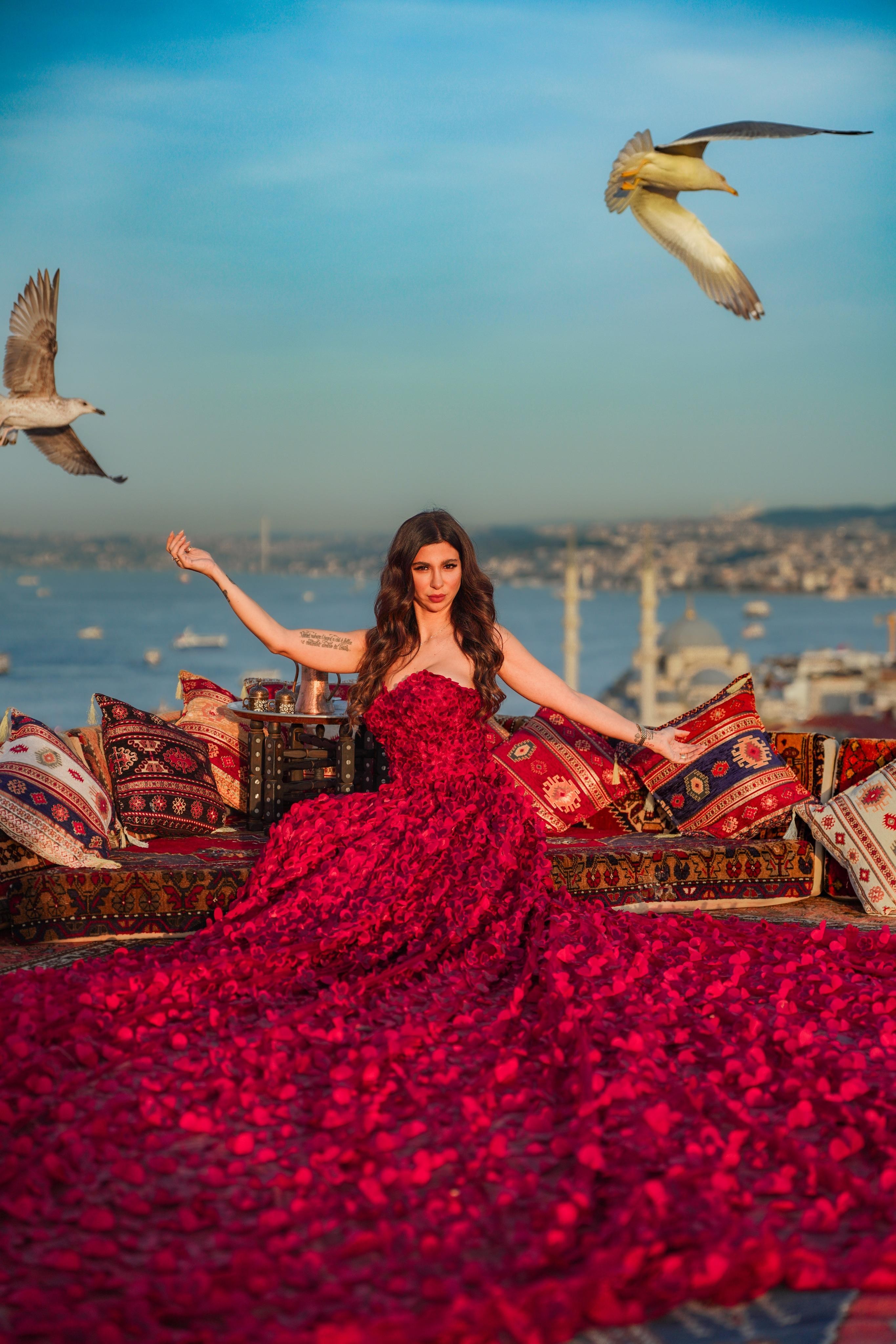 Istanbul: Professional Private Rooftop, Indoor Photoshoot 2