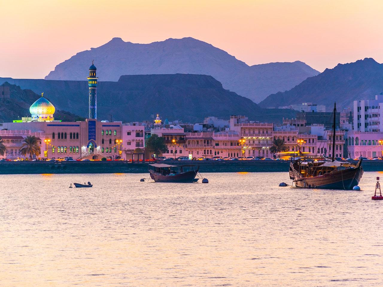 Muscat: Street Food & Souq Walk tour 3