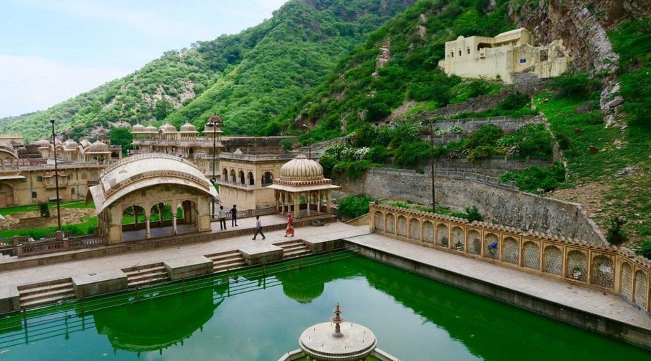 Jaipur: Hidden Temples & Stepwells Private Tour by AC Car 2